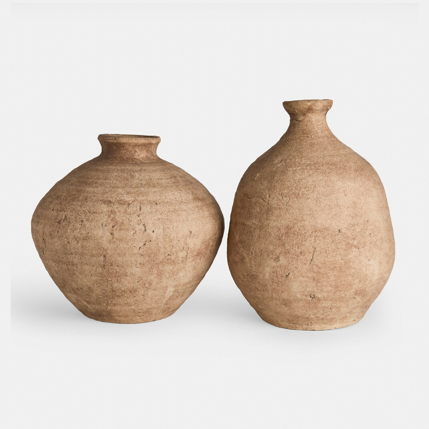 Set de 2 jarrones decorativos Kelvador Dos jarrones rústicos de terracota en color marrón natural para decoración interior