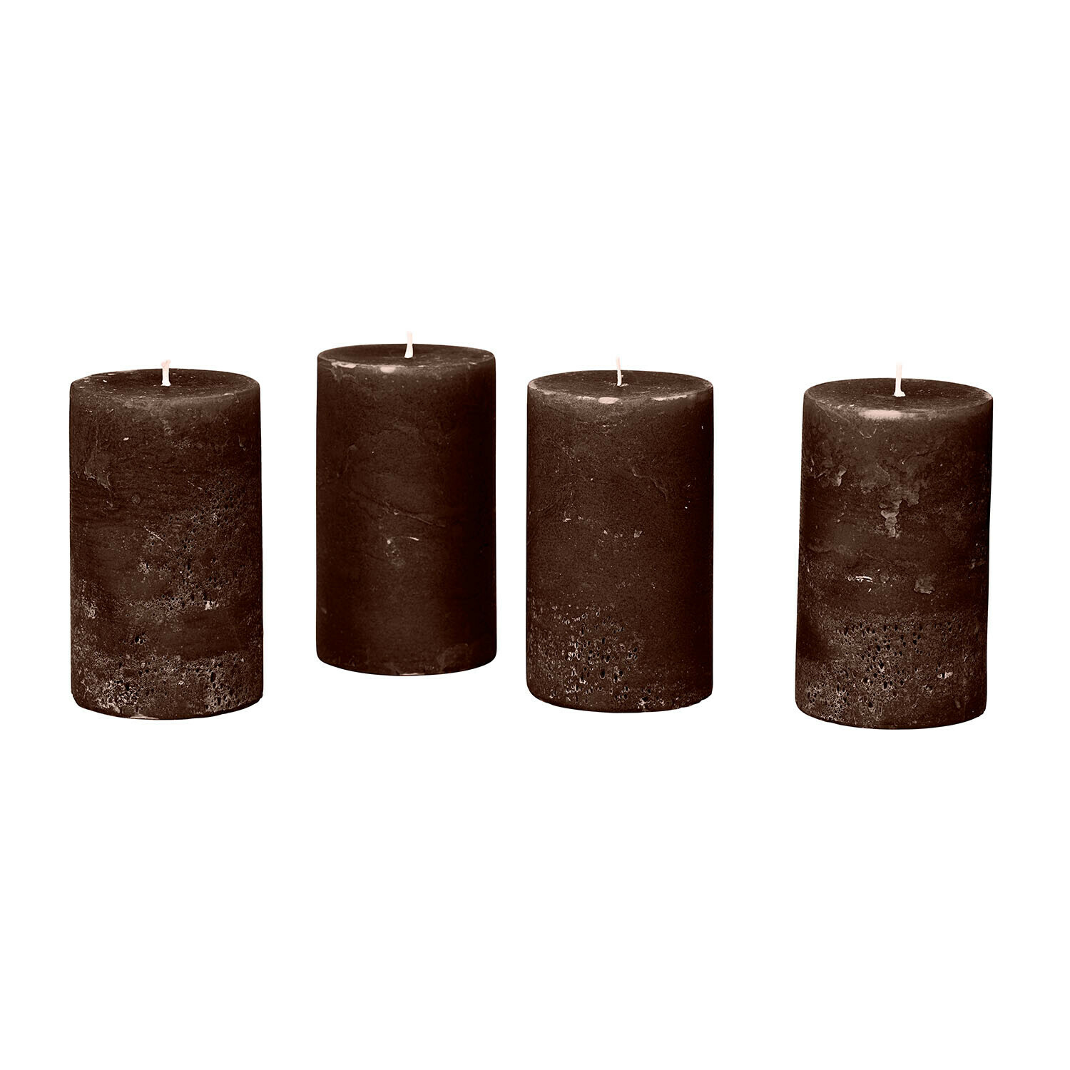 Set de 4 velas Braga Conjunto de cuatro velas cilíndricas marrones con textura rústica para decoración del hogar