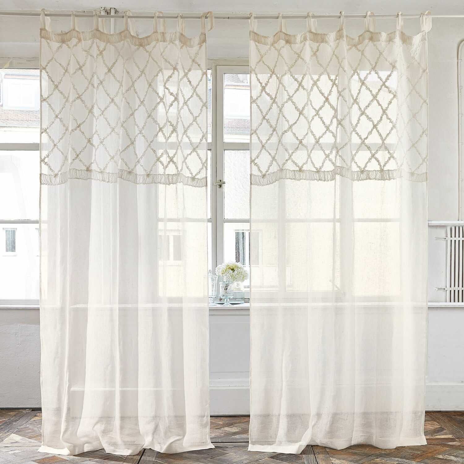 Cortina Mistry Cortinas blancas translúcidas con diseño decorativo y ojales, telas ligeras para ventanas