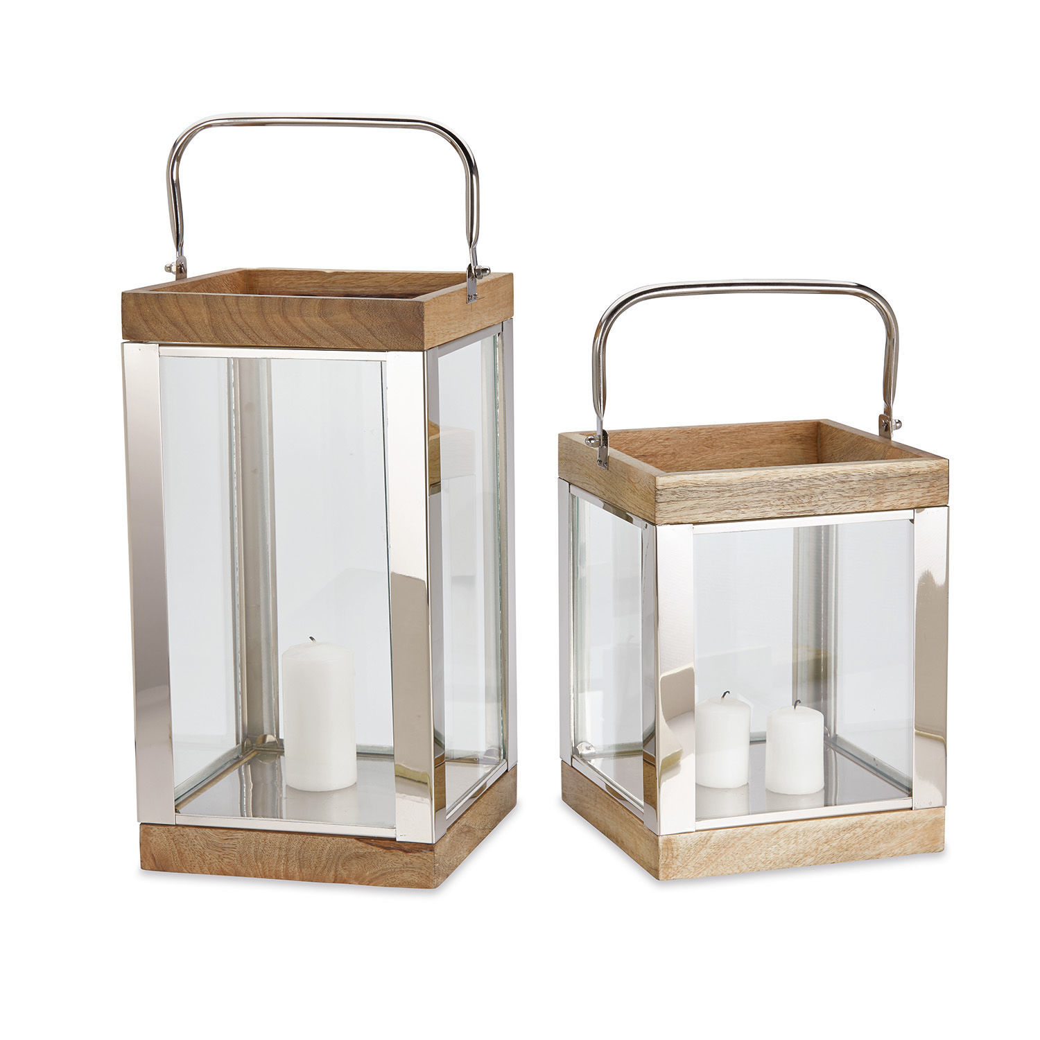 Set de 2 faroles Harpers Conjunto de dos faroles de vidrio y madera con asas metálicas, velas blancas en el interior