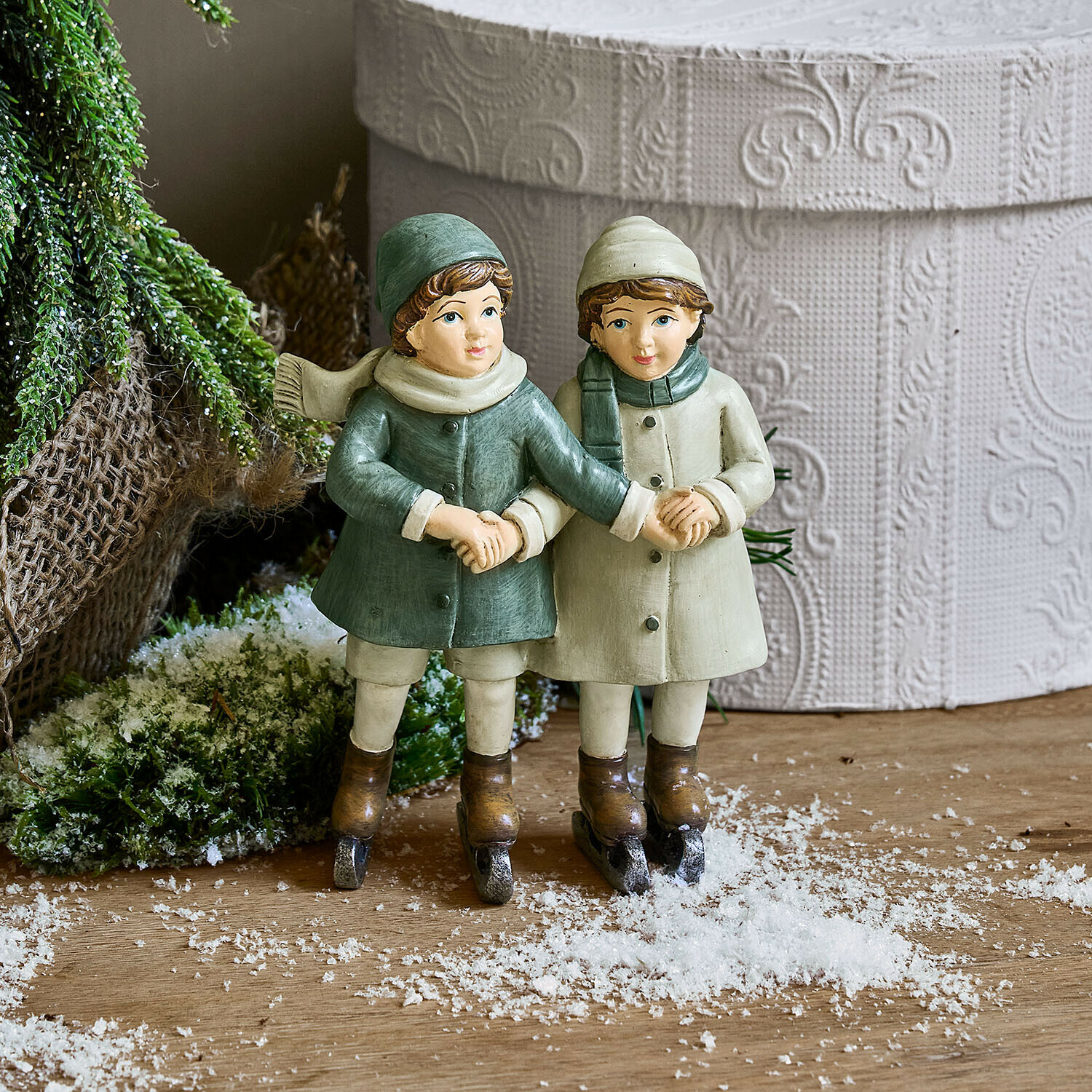 Figura decorativa de niños con patines de hielo Jerries
