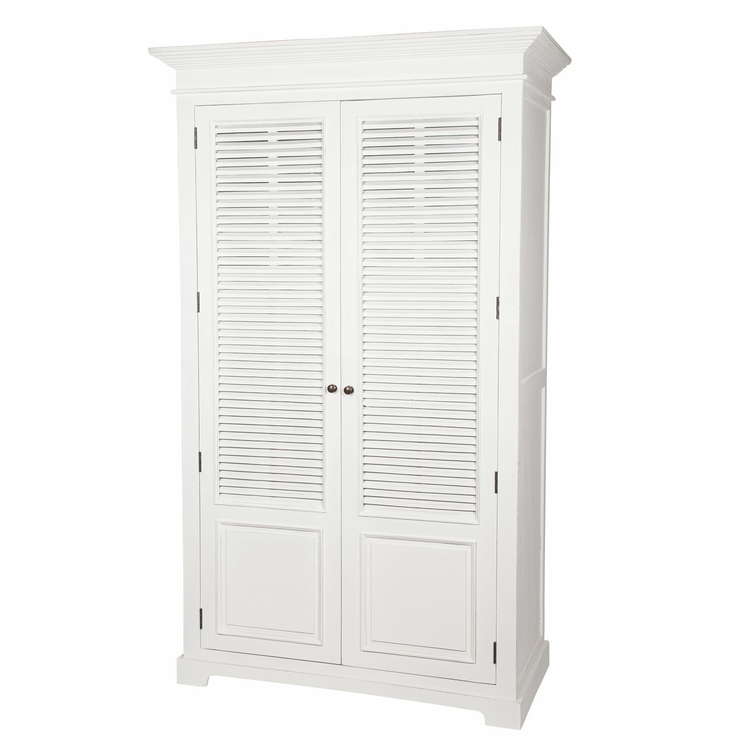 Armario blanco de madera con puertas de persiana y acabado clásico para almacenamiento