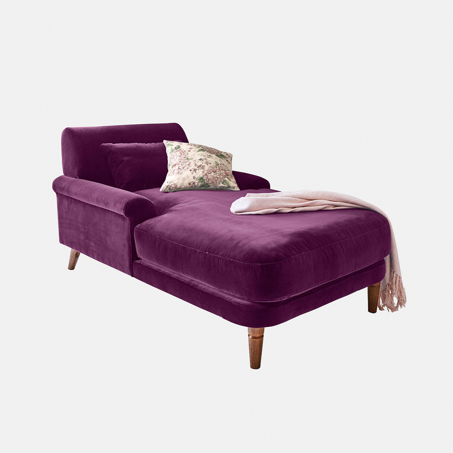 Chaise longue violeta de terciopelo con cojín y manta rosa, mueble moderno para descanso
