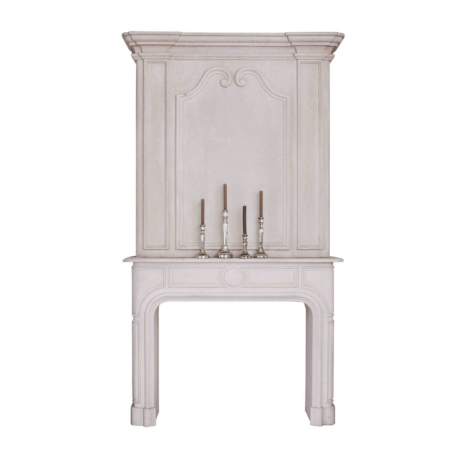 Consola de chimenea Tarenfield Chimenea blanca clásica con panel decorativo y cuatro candelabros plateados con velas marrones