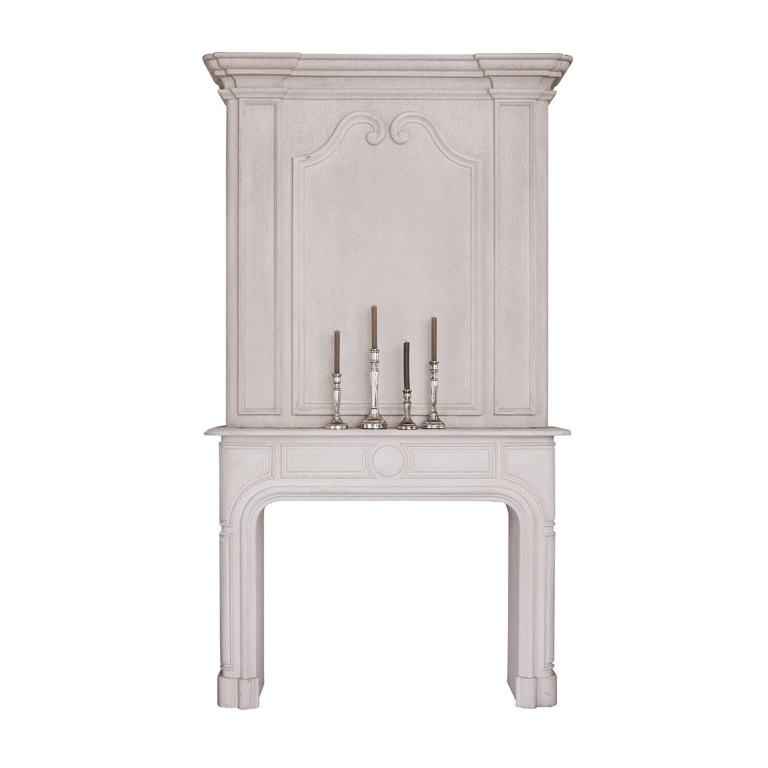 Consola de chimenea Tarenfield Chimenea blanca clásica con panel decorativo y cuatro candelabros plateados con velas marrones