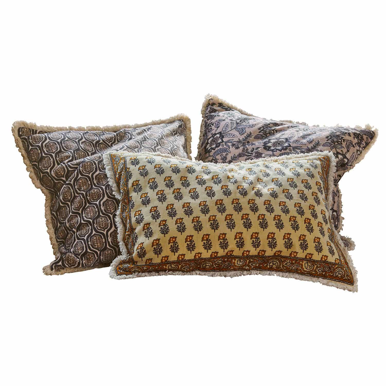 Set de 3 fundas de cojín Zandora Conjunto de tres cojines decorativos de algodón con patrones florales y geométricos en tonos tierra