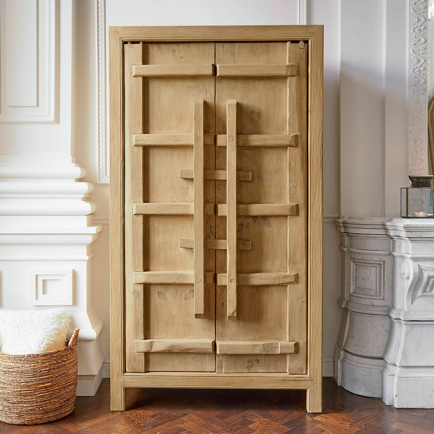 Armario Trésorique Armario de madera natural con tiradores decorativos, mueble elegante para salón o dormitorio