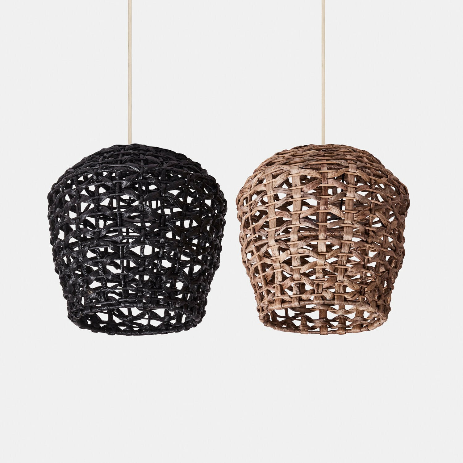 Set de 2 pantallas de lámpara Orsenda Dos lámparas colgantes de ratán trenzado en negro y natural para decoración de interiores