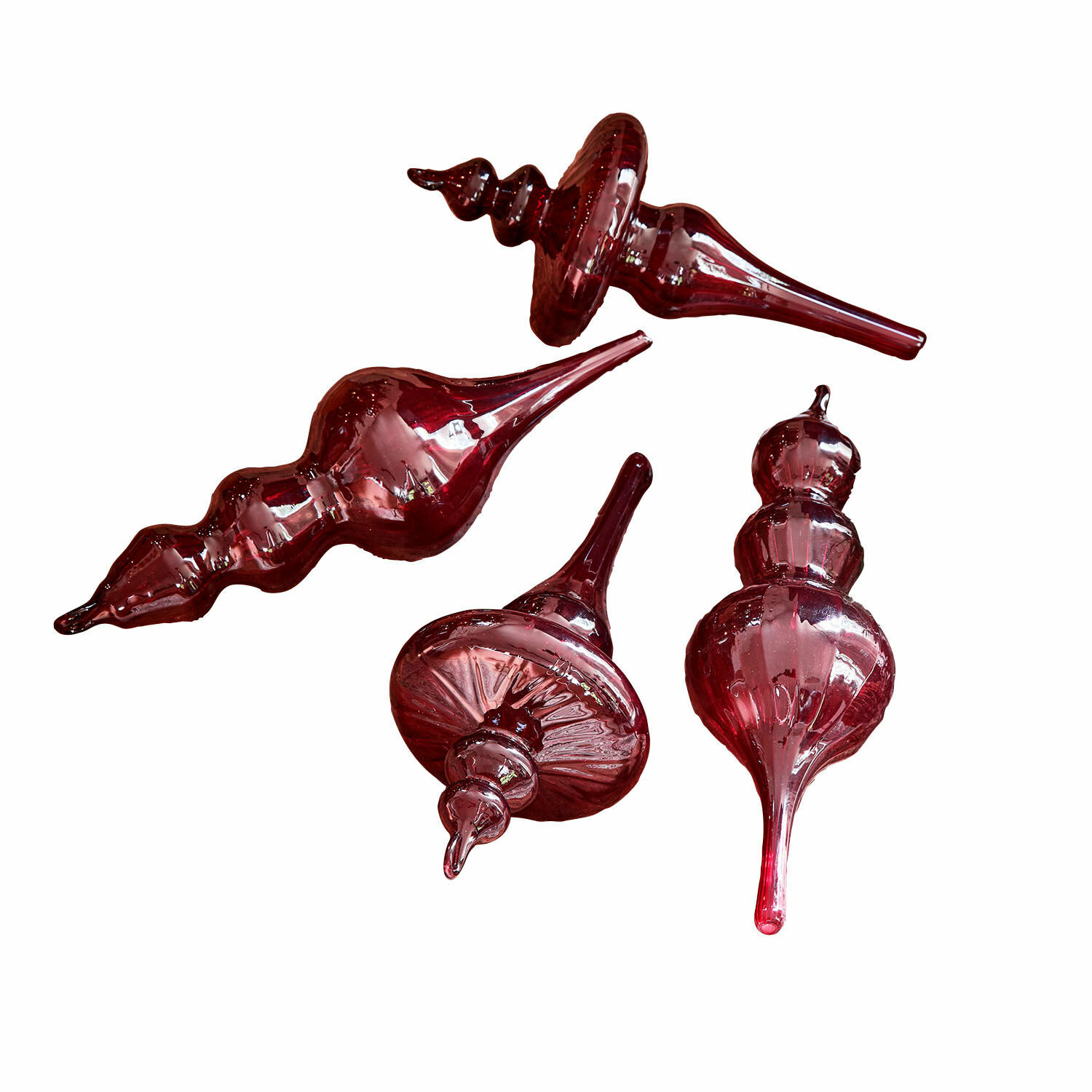 Set de 4 colgantes Camorita Conjunto de cuatro adornos navideños de vidrio rojo con formas variadas, decoración festiva