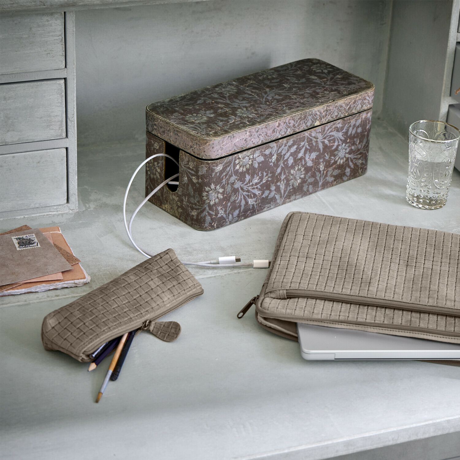 Estuche Nivelles