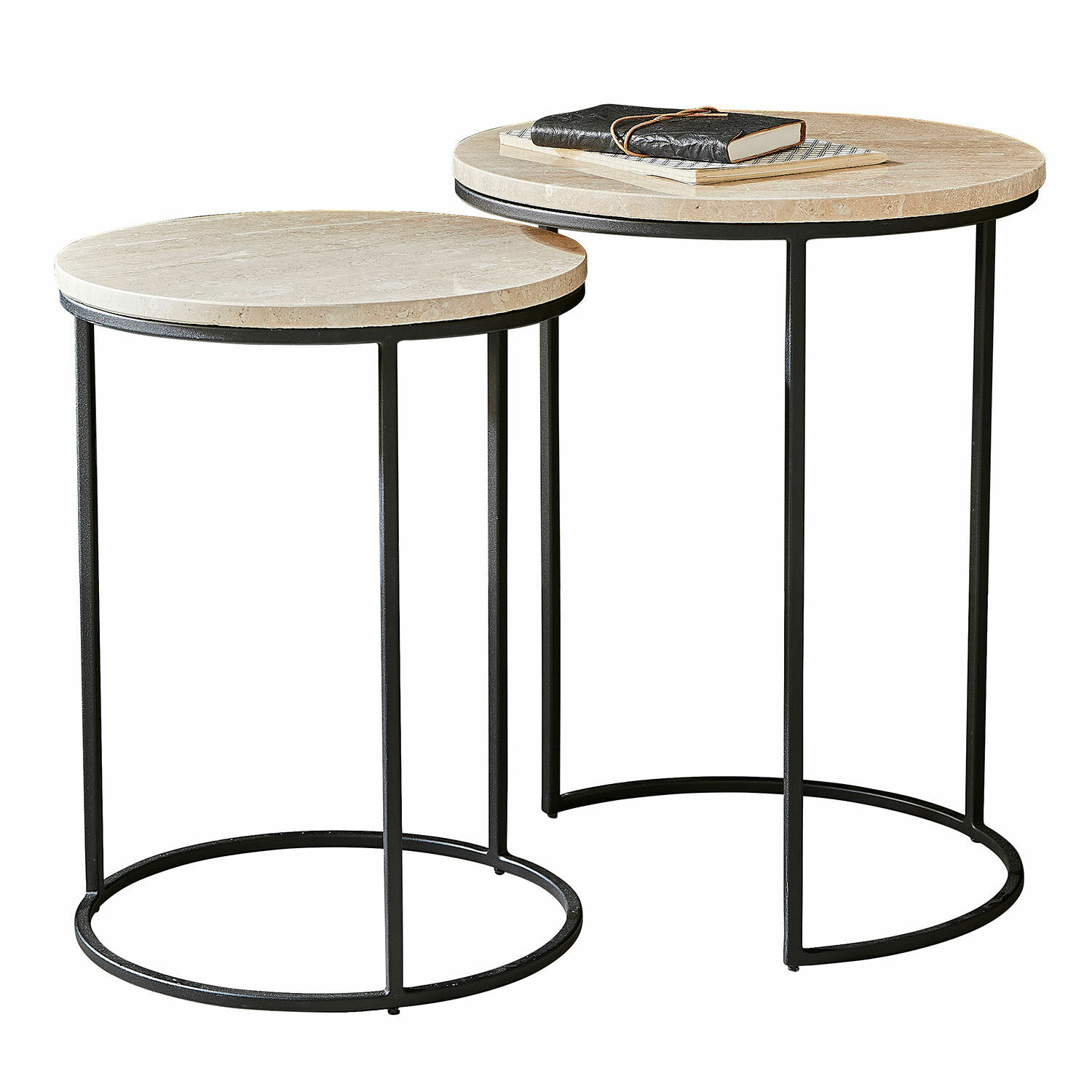 Set de 2 mesas auxiliares Émorieux Conjunto de dos mesas redondas con tablero de mármol beige y base metálica negra