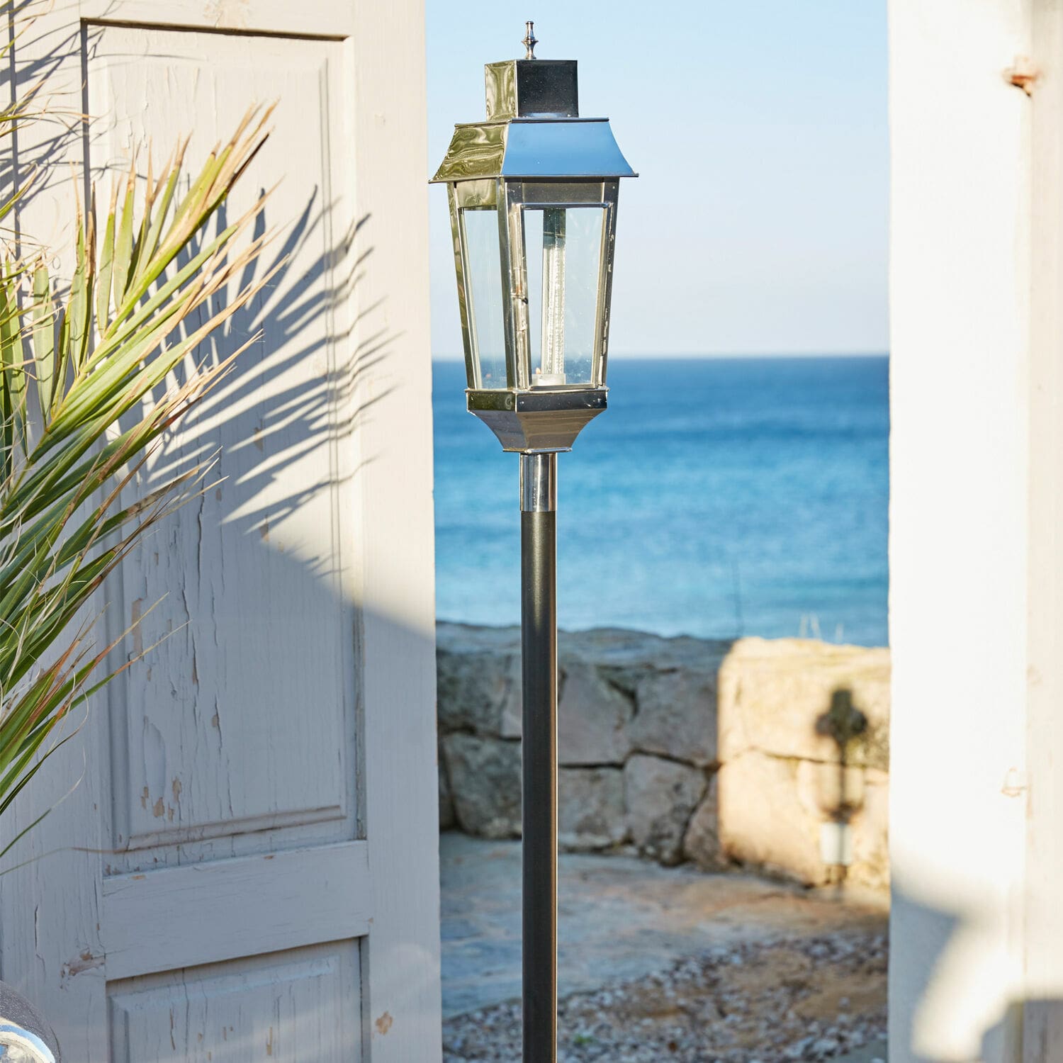 Farol Fenella Farol de jardín de acero inoxidable negro y plateado para iluminación exterior decorativa