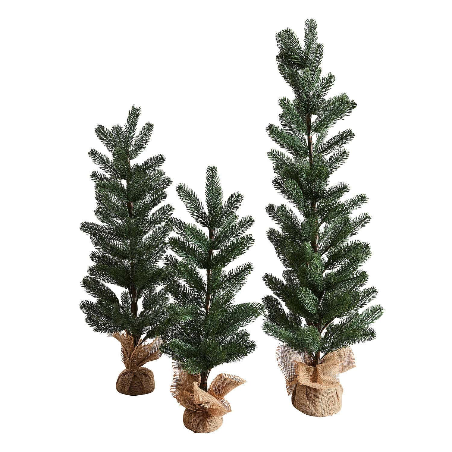 Set de 3 árboles decorativos Merpins Tres árboles de Navidad artificiales con agujas verdes y base envuelta en arpillera, decoración navideña
