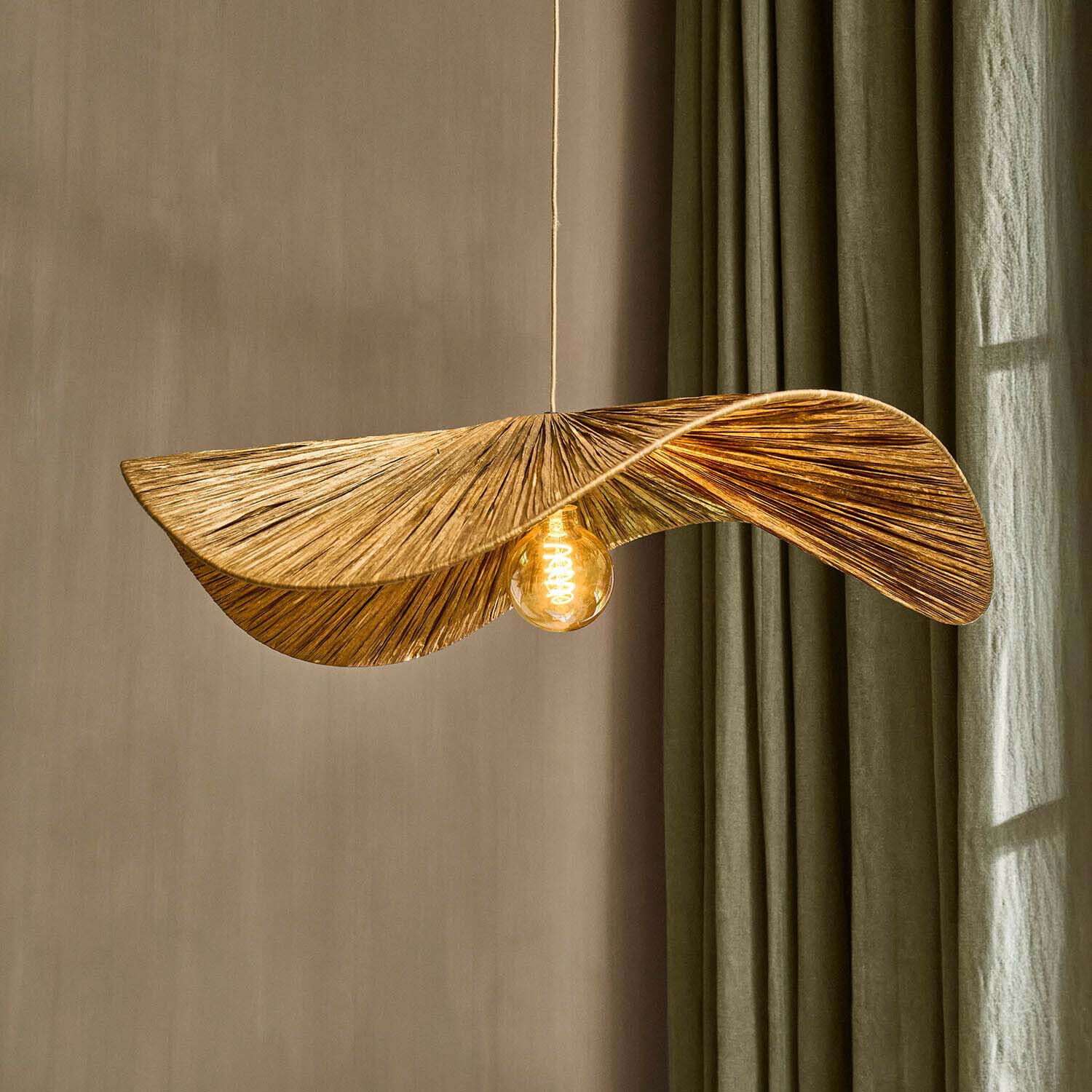 Lámpara colgante en forma de hoja de material natural dorado, lámpara decorativa para interiores
