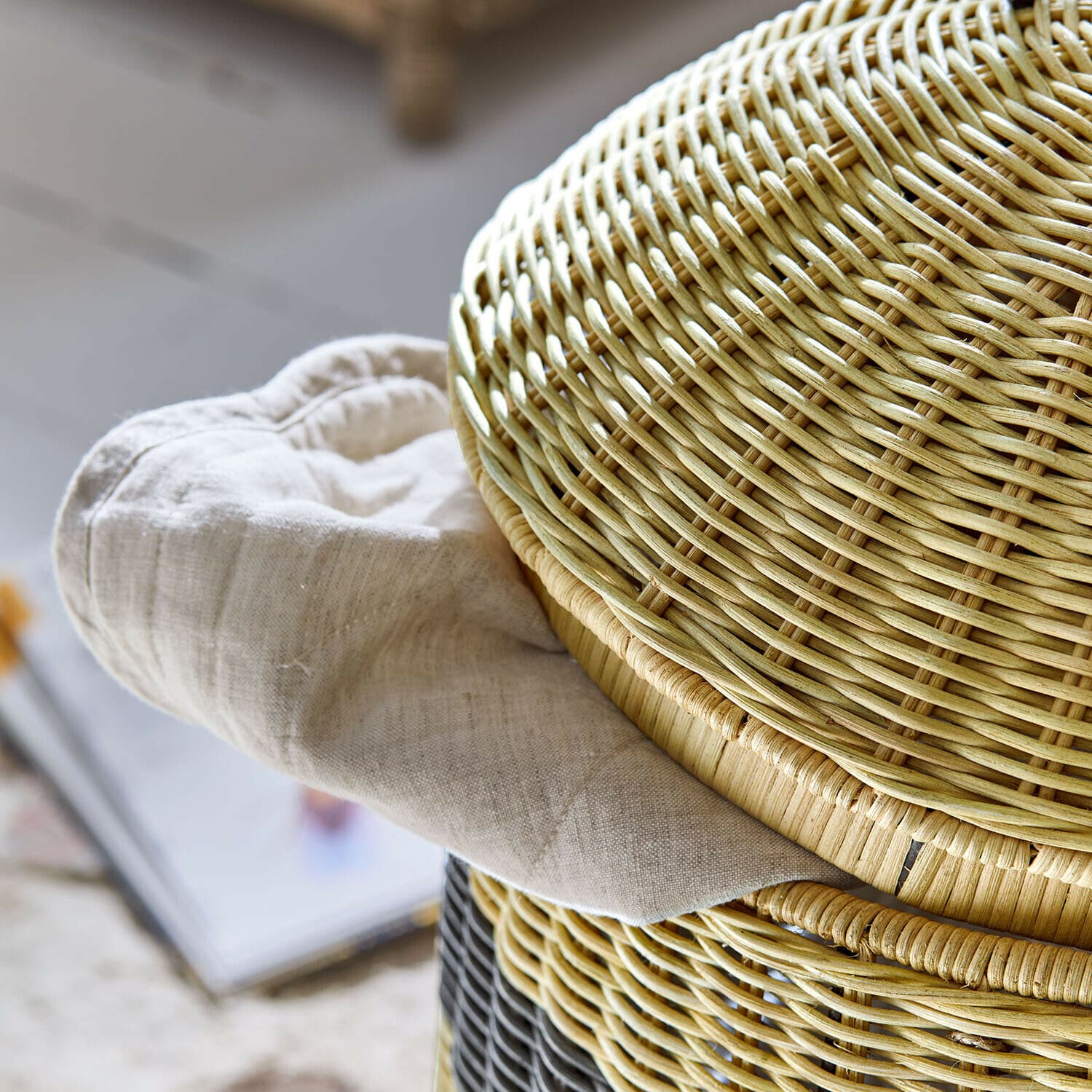 Cesta con forma de abejorro Fluttery