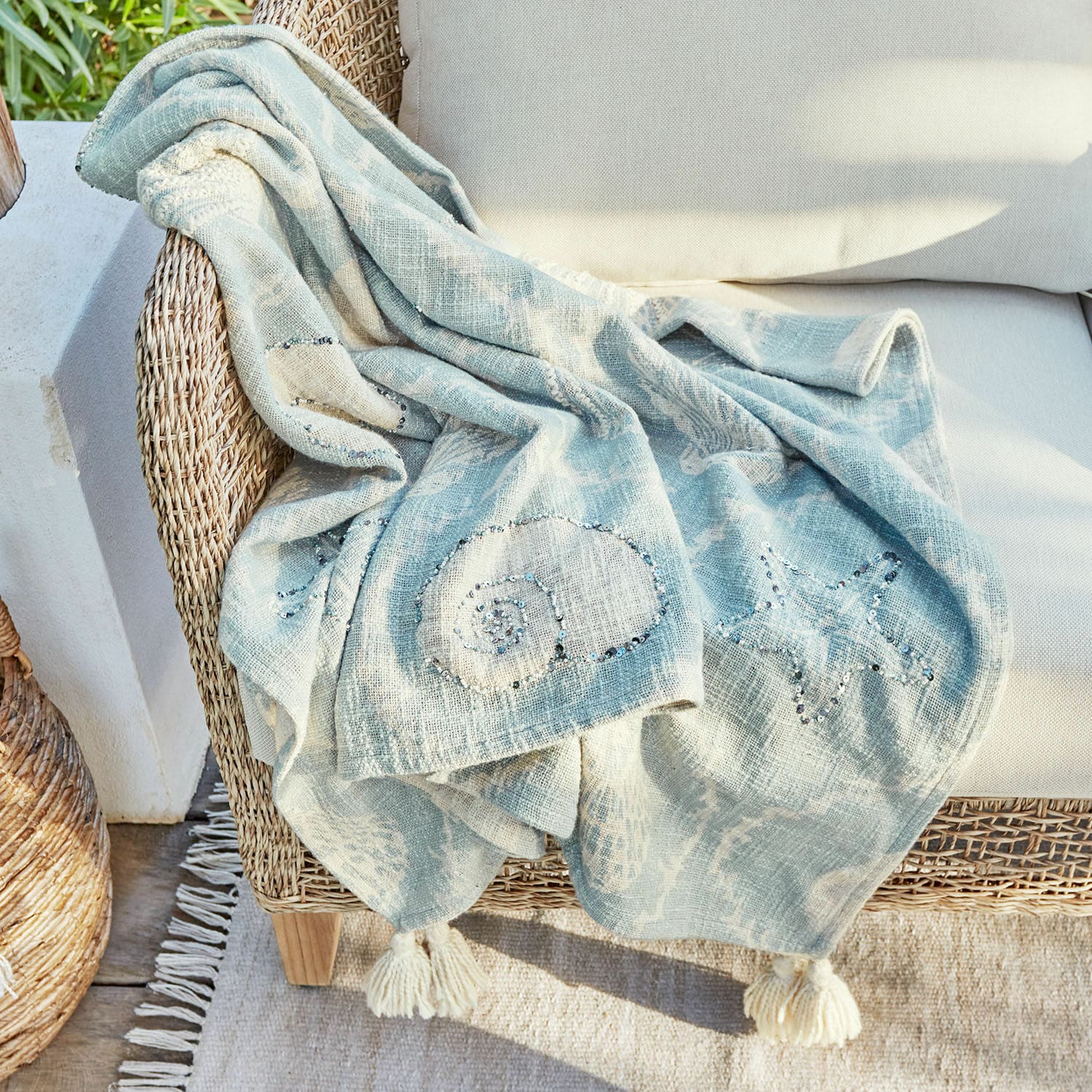 Plaid Calerand Manta suave de algodón azul claro con motivos de conchas y estrella de mar, decorativa y acogedora