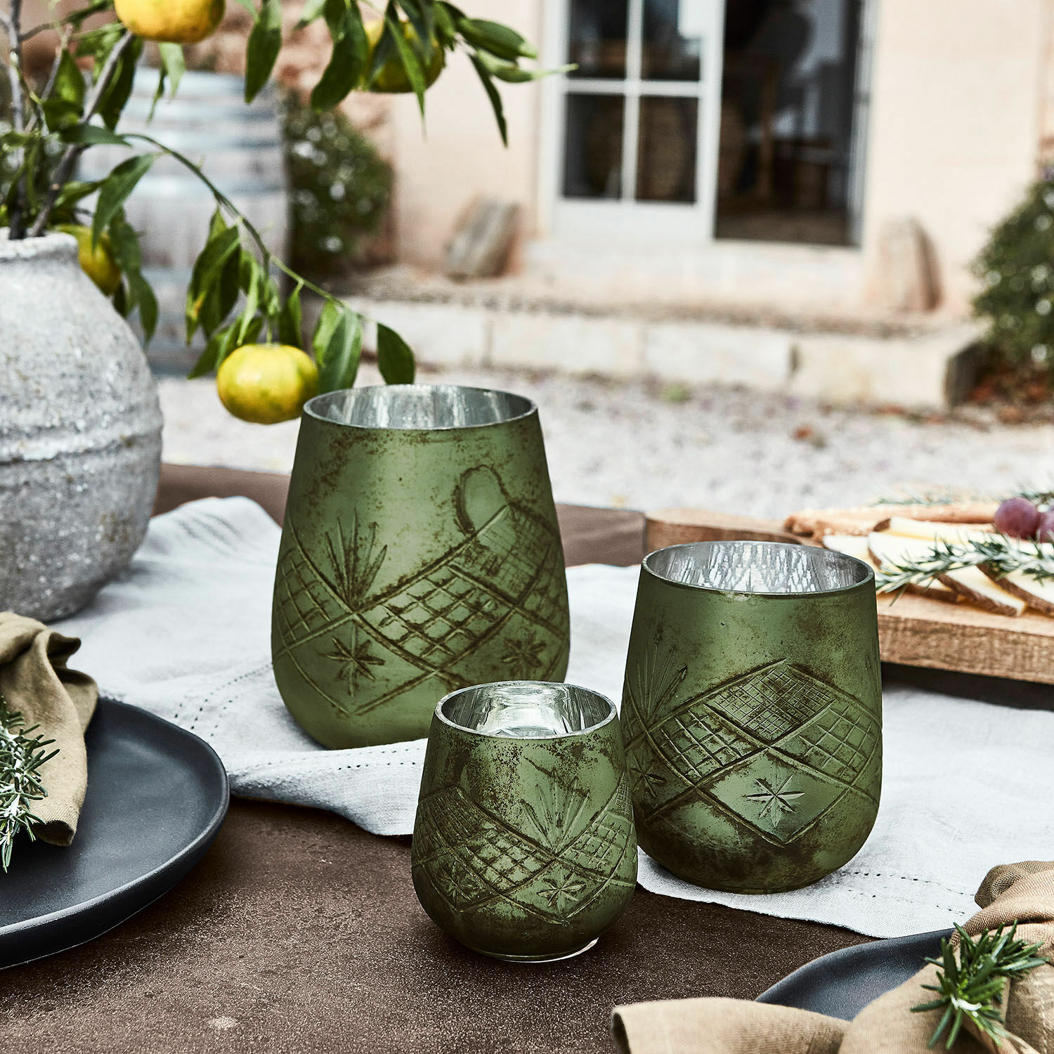 Set de 3 linternas Vitas Conjunto de tres portavelas verdes de vidrio con diseño, decoración rústica de mesa