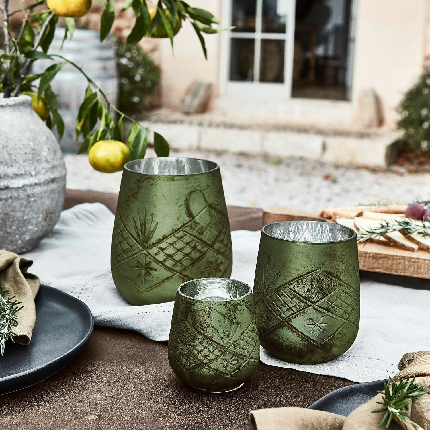 Set de 3 linternas Vitas Conjunto de tres portavelas verdes de vidrio con diseño, decoración rústica de mesa