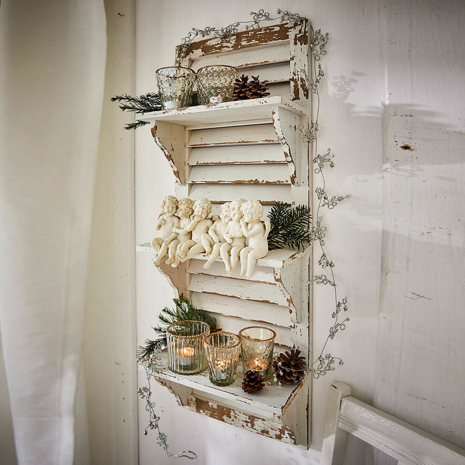 Estantería de pared Morclerey Estante de pared rústico blanco con figuras de ángeles y portavelas para decoración festiva
