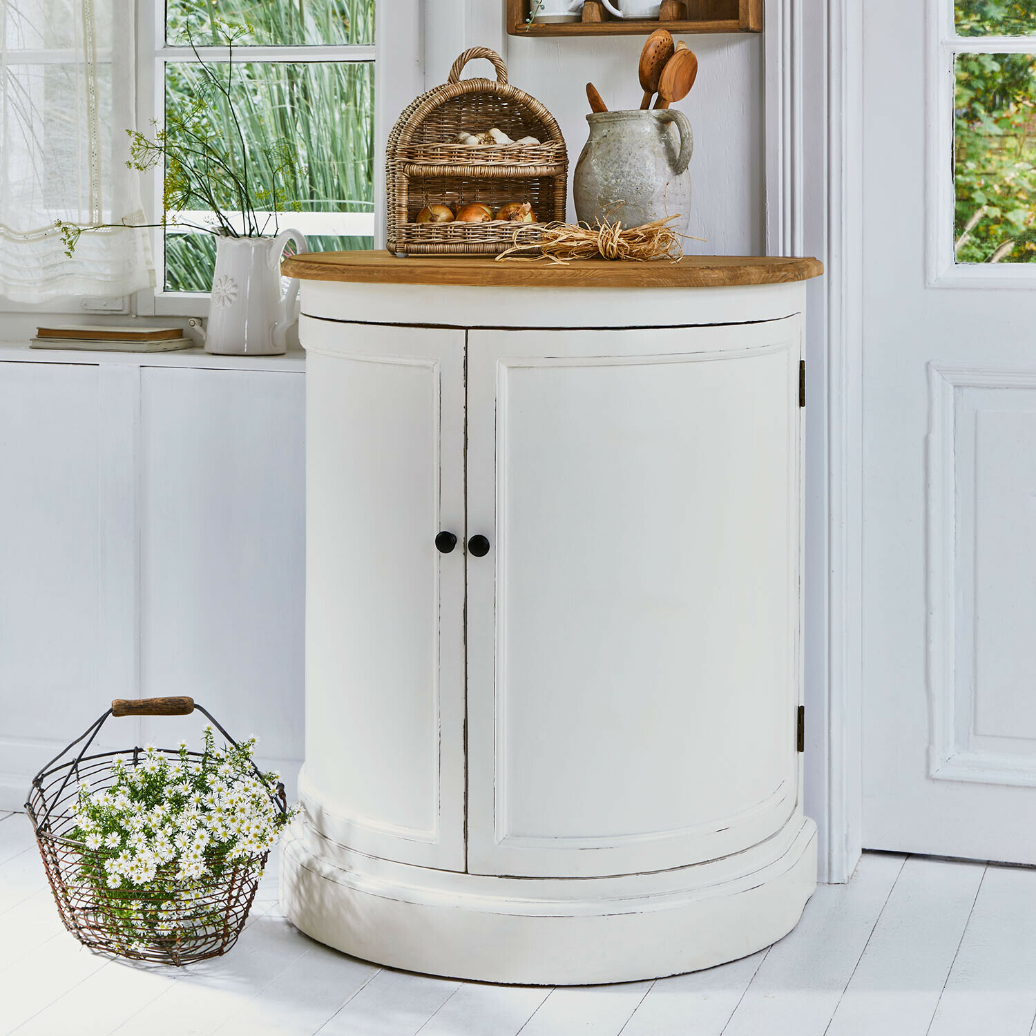 Mueble auxiliar Louisiana Aparador blanco de madera con frente redondeado y encimera de madera natural estilo rústico
