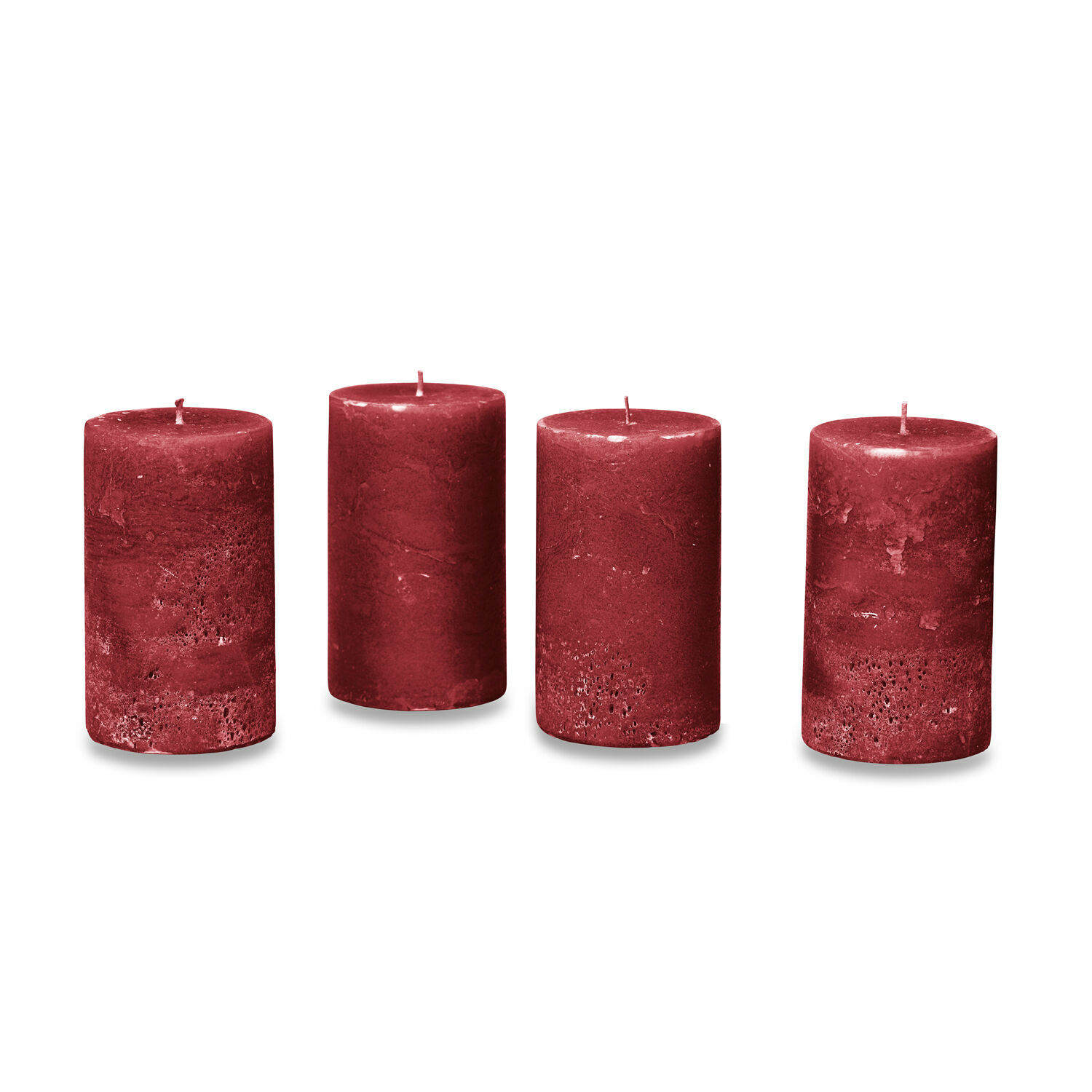 Set de 4 velas Braga Conjunto de cuatro velas de cera burdeos con textura rústica para decoración interior