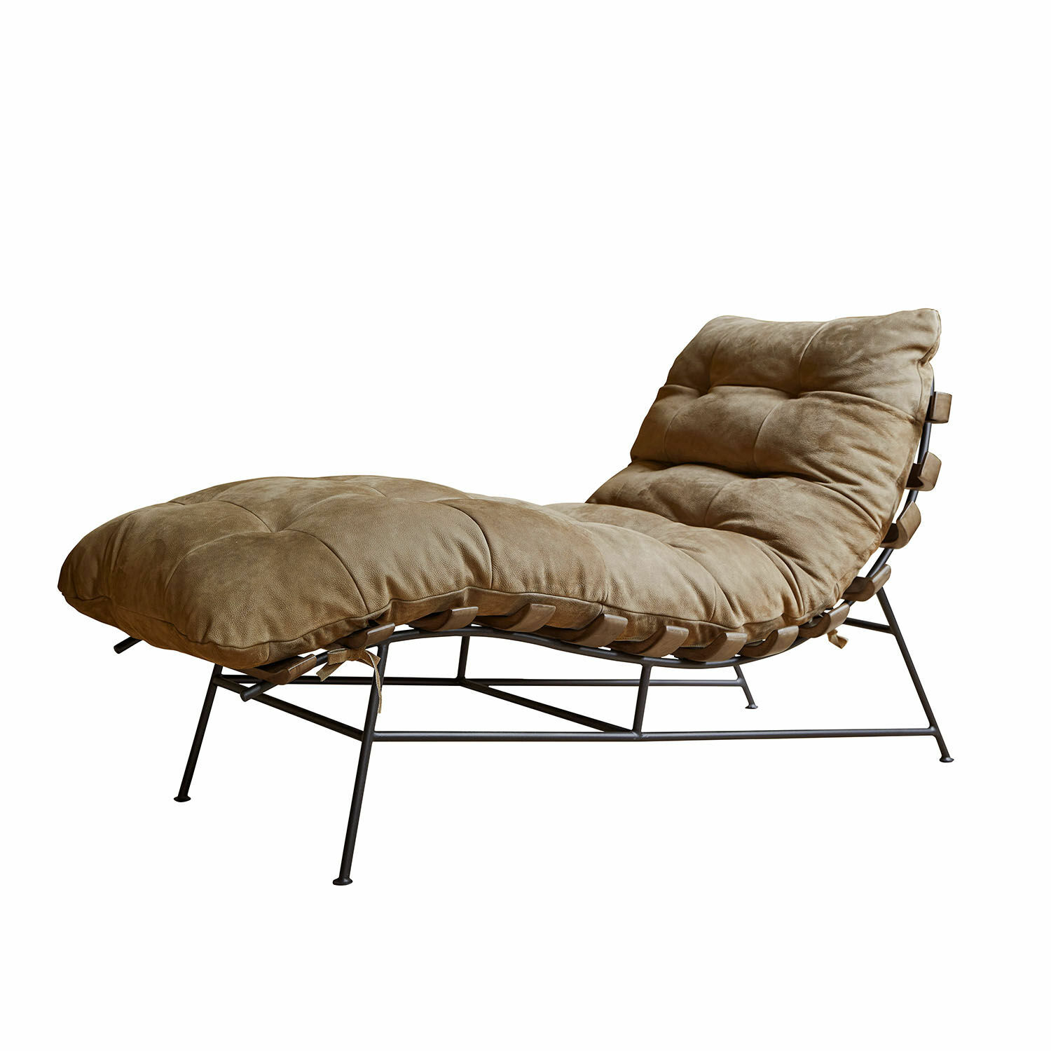 Chaise longue Horraine Tumbona con estructura metálica y acolchado marrón suave de tela, mueble cómodo