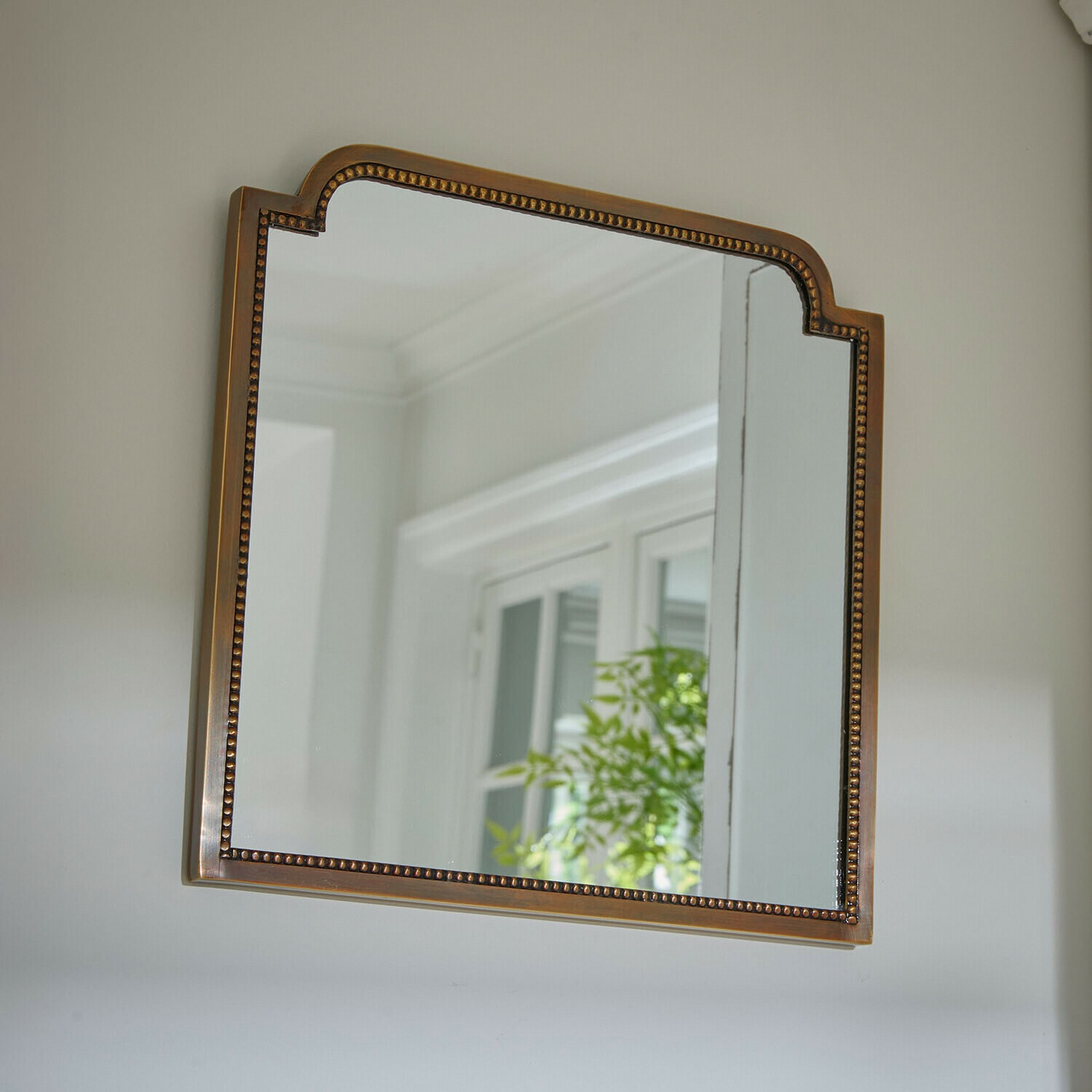 Espejo Bellethorpe Espejo rectangular con marco de latón decorativo, adorno de pared elegante para salón