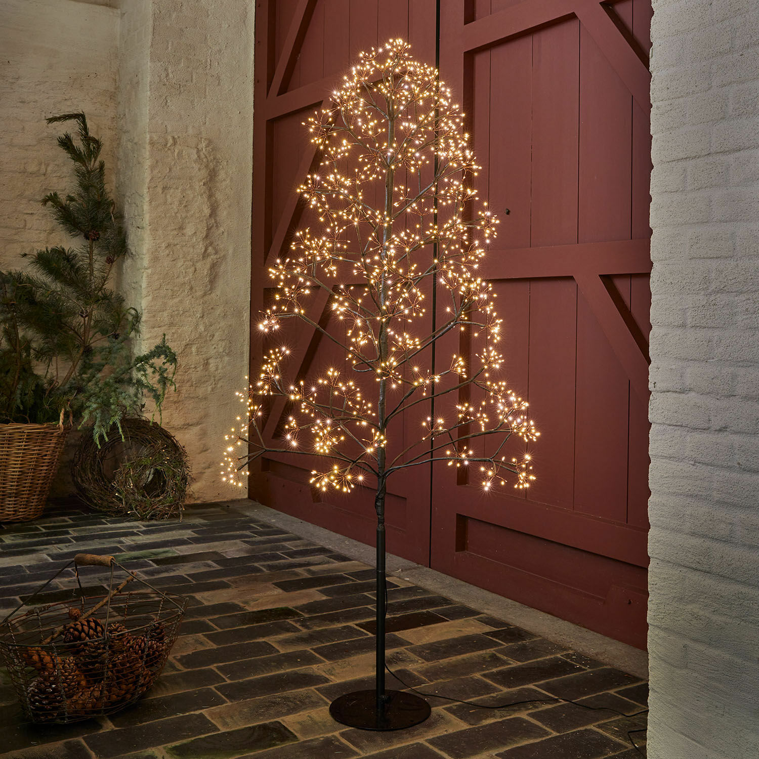 Árbol LED Brúnvek Árbol decorativo LED con base metálica negra y luz cálida para interiores y jardines