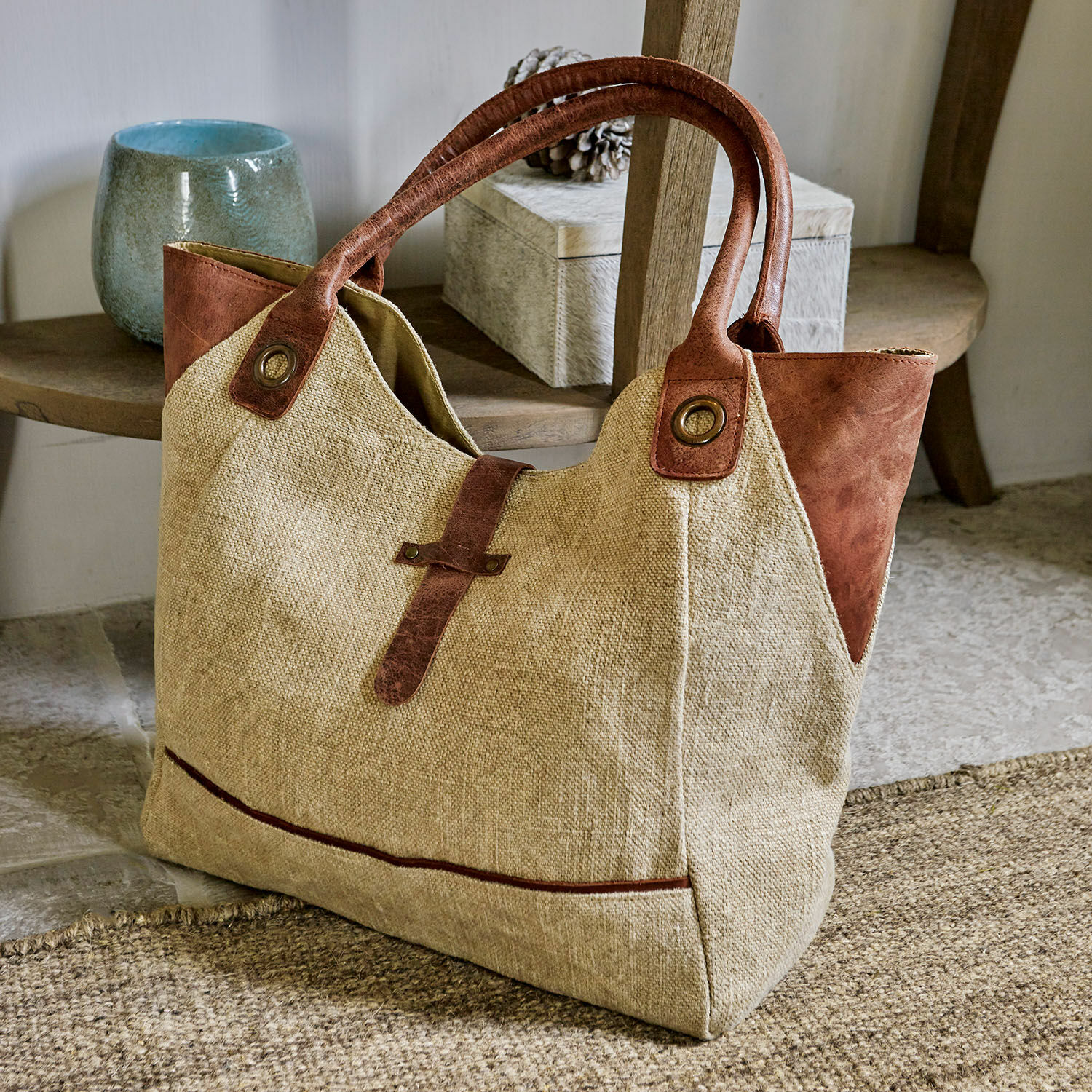 Bolso Valeska Bolso beige de tela con detalles en cuero marrón y asas, bolso práctico para uso diario y compras