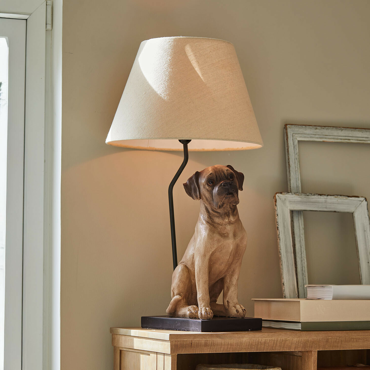 Lámpara de mesa Amélura Lámpara de mesa con pantalla beige y base con figura de perro marrón, decoración para salón