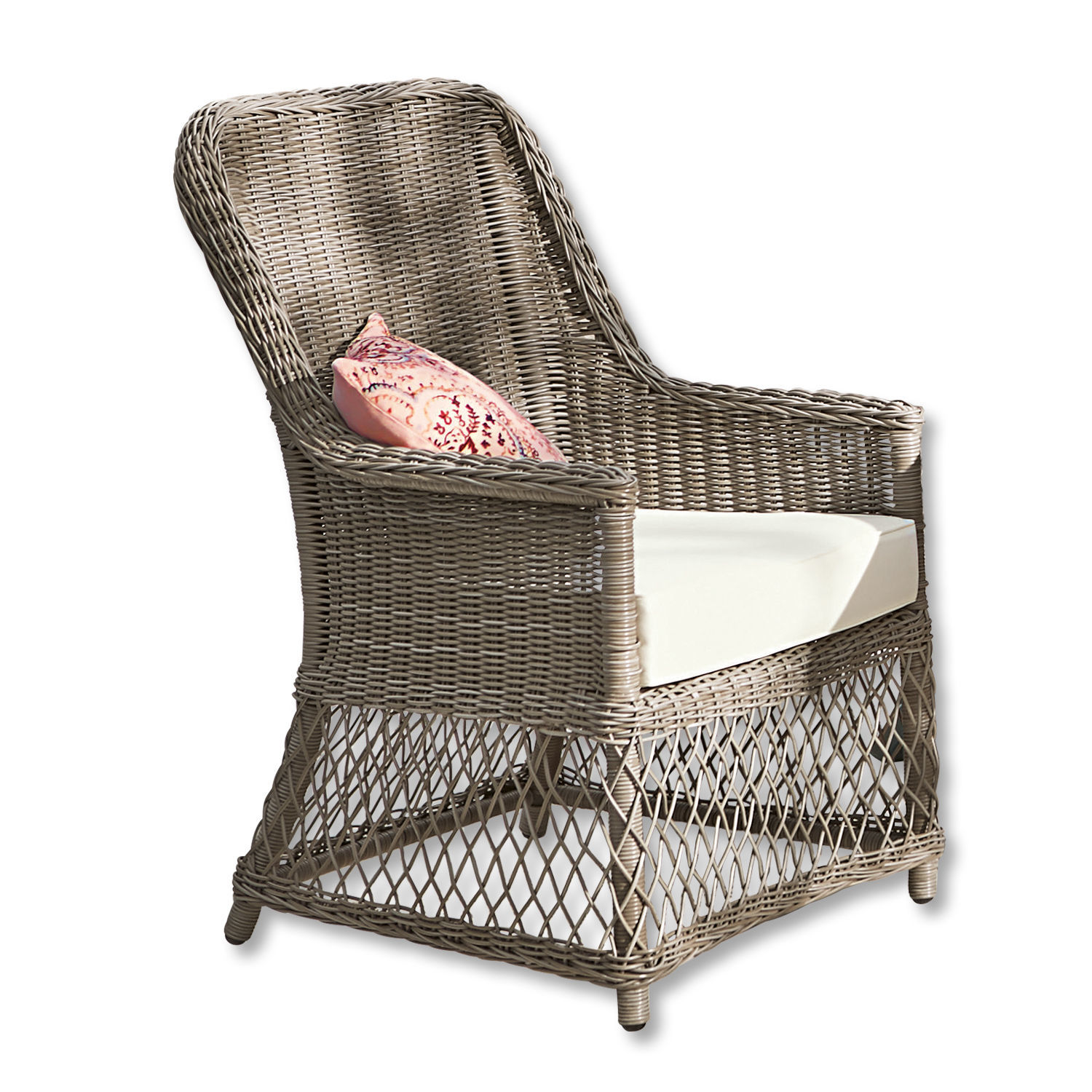 Sillón de ratán gris con cojín blanco y cojín decorativo rosa, mueble cómodo para salón