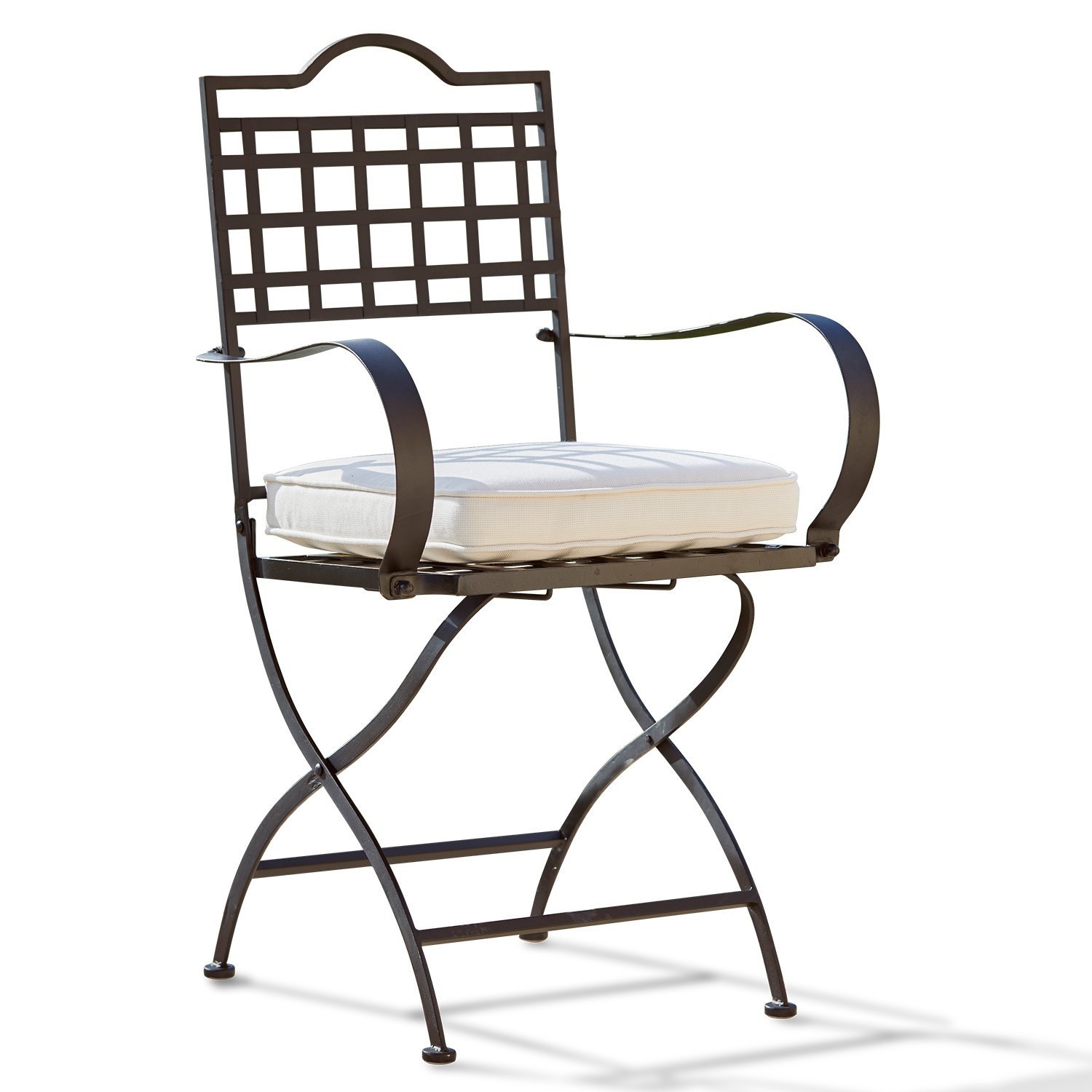 Silla de jardín de metal marrón con cojín blanco, ideal para muebles de exterior