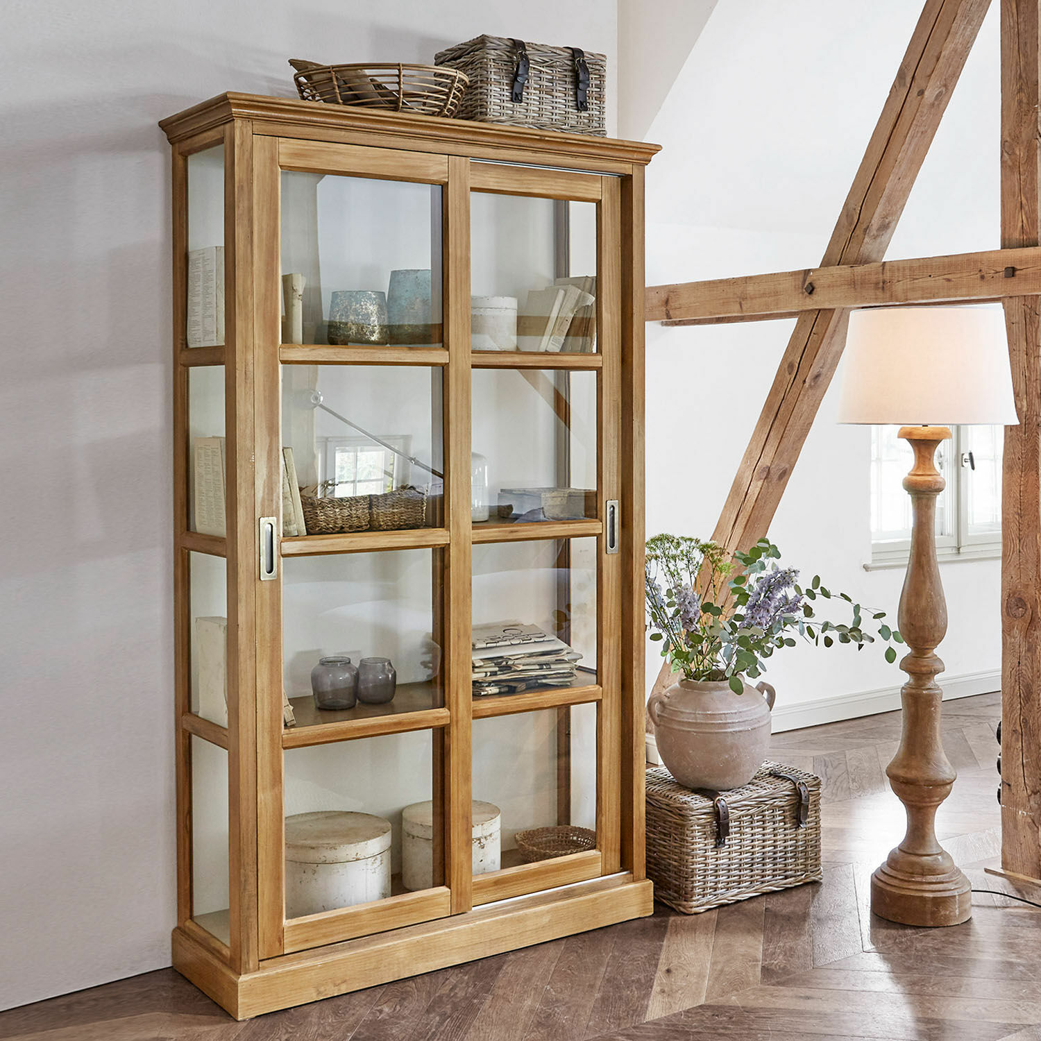 Armario Etienne Vitrina de madera natural con puertas correderas de cristal para salón con estilo rústico
