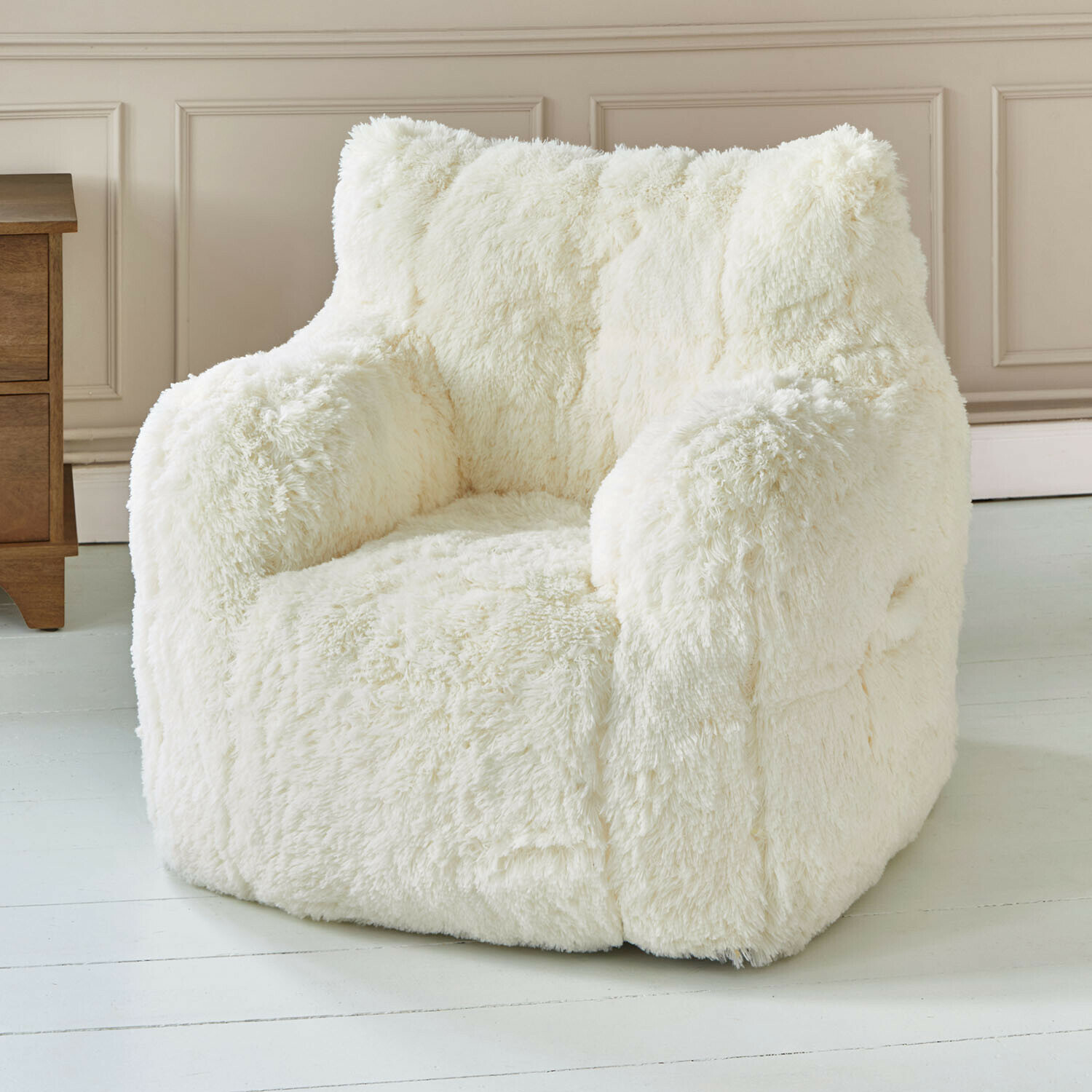 Sillón infantil Tufflee Sillón blanco de felpa suave, mueble cómodo y elegante para salón