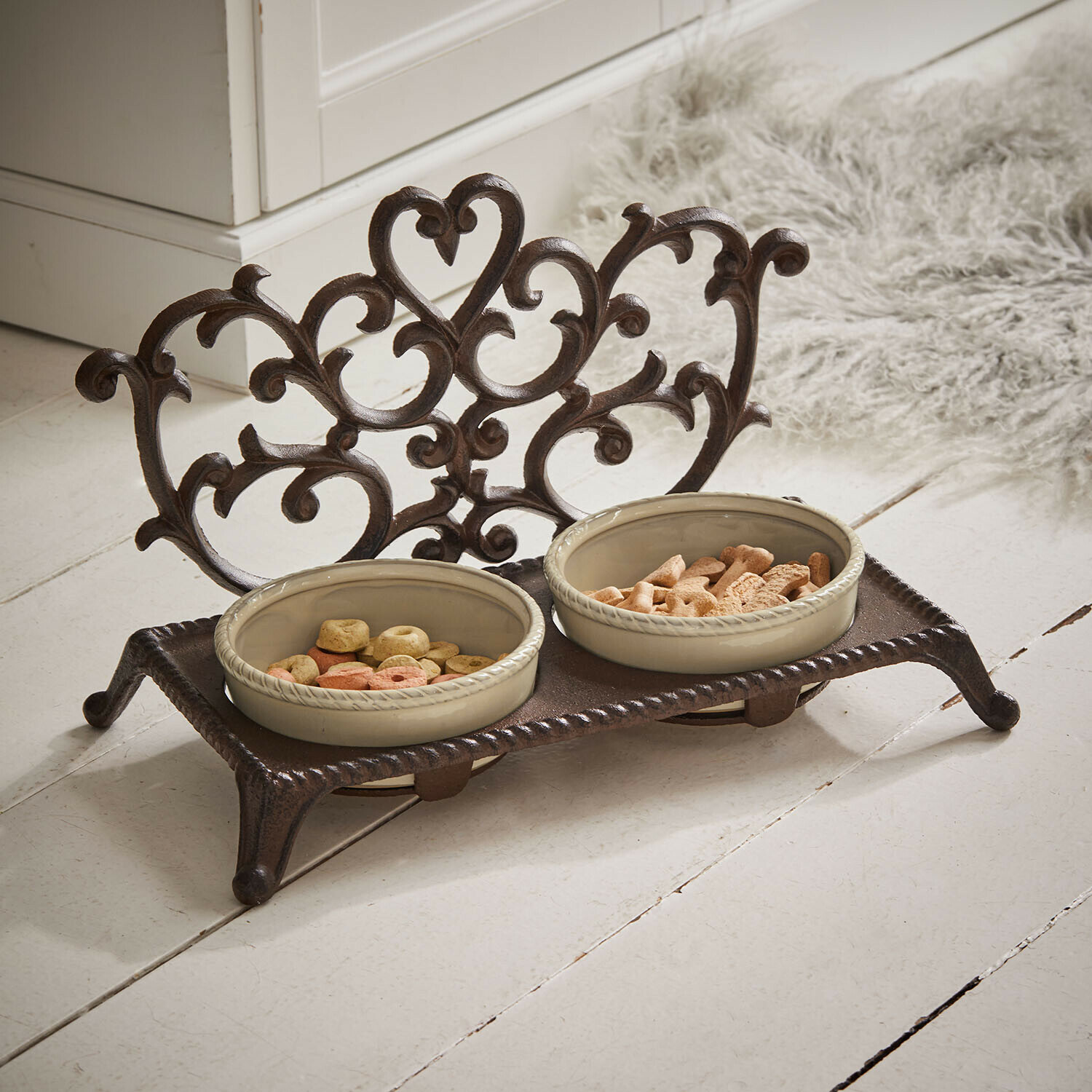 Doble cuenco de cerámica en soporte de hierro forjado con diseño vintage para mascotas