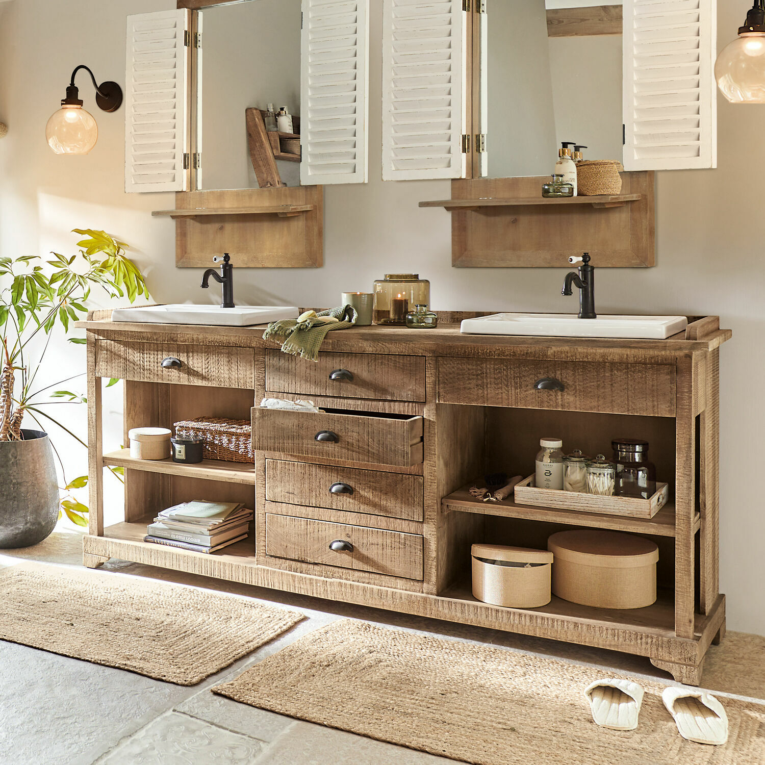 Lavabo doble Farum Mueble de baño de madera con dos lavabos blancos y grifos negros, decoración natural