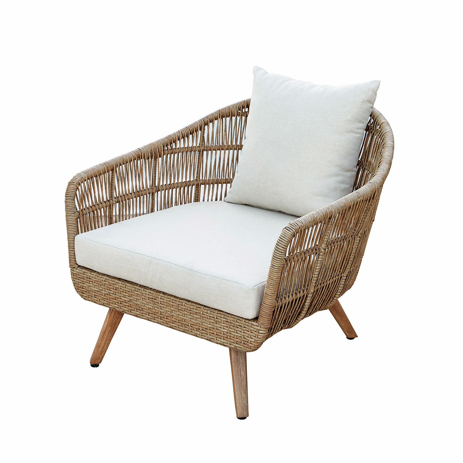 Sillón de ratán con cojín beige claro y patas de madera para salón y jardín