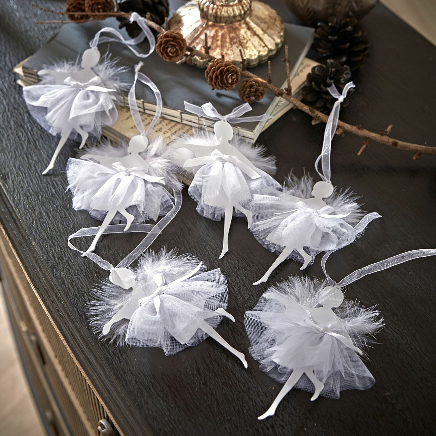 Set de 6 colgantes Ursule Conjunto de decoraciones de bailarinas blancas con tul y plumas para adornos navideños