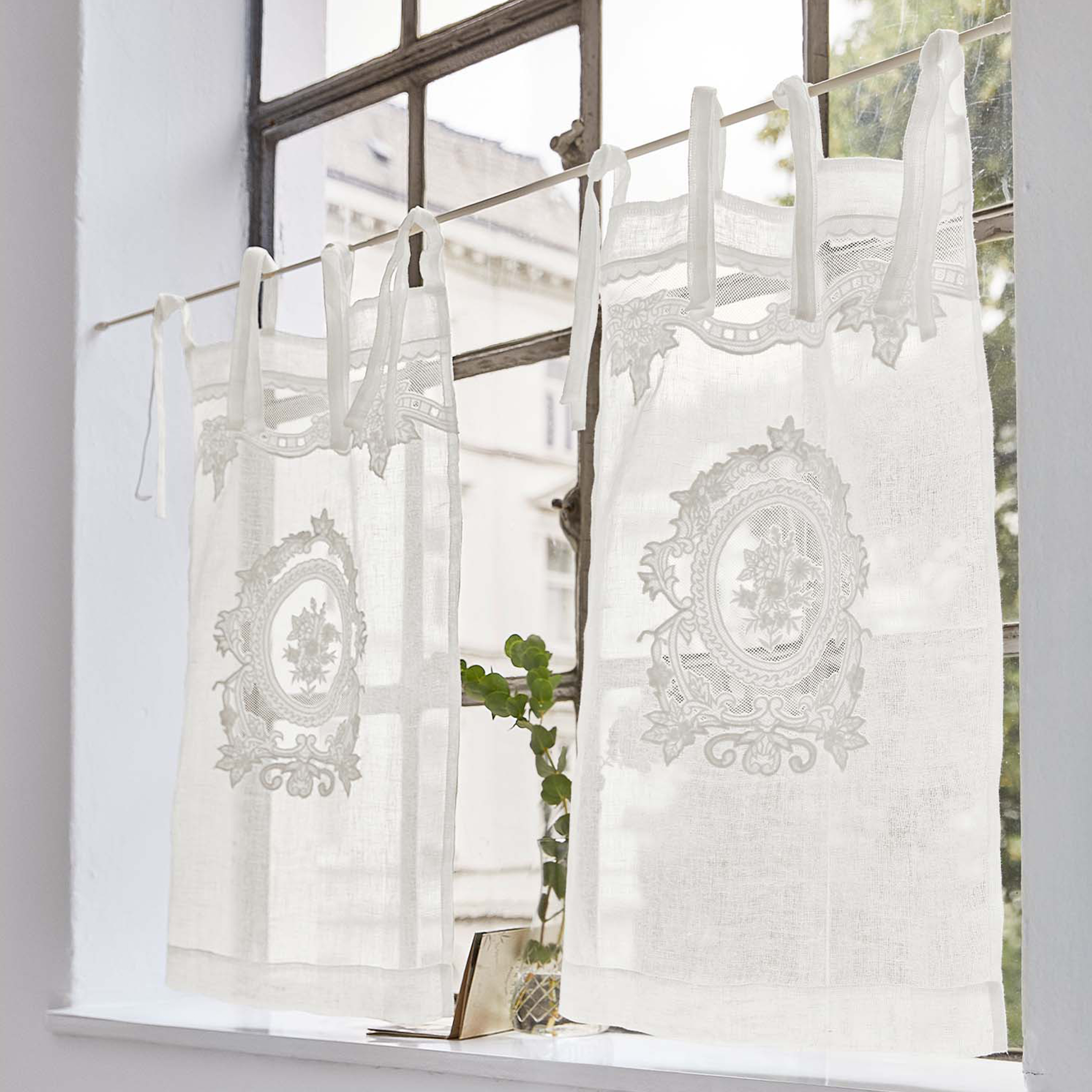 Cortinas de lino blanco con bordado floral, delicadas y decorativas para ventanas de cocina