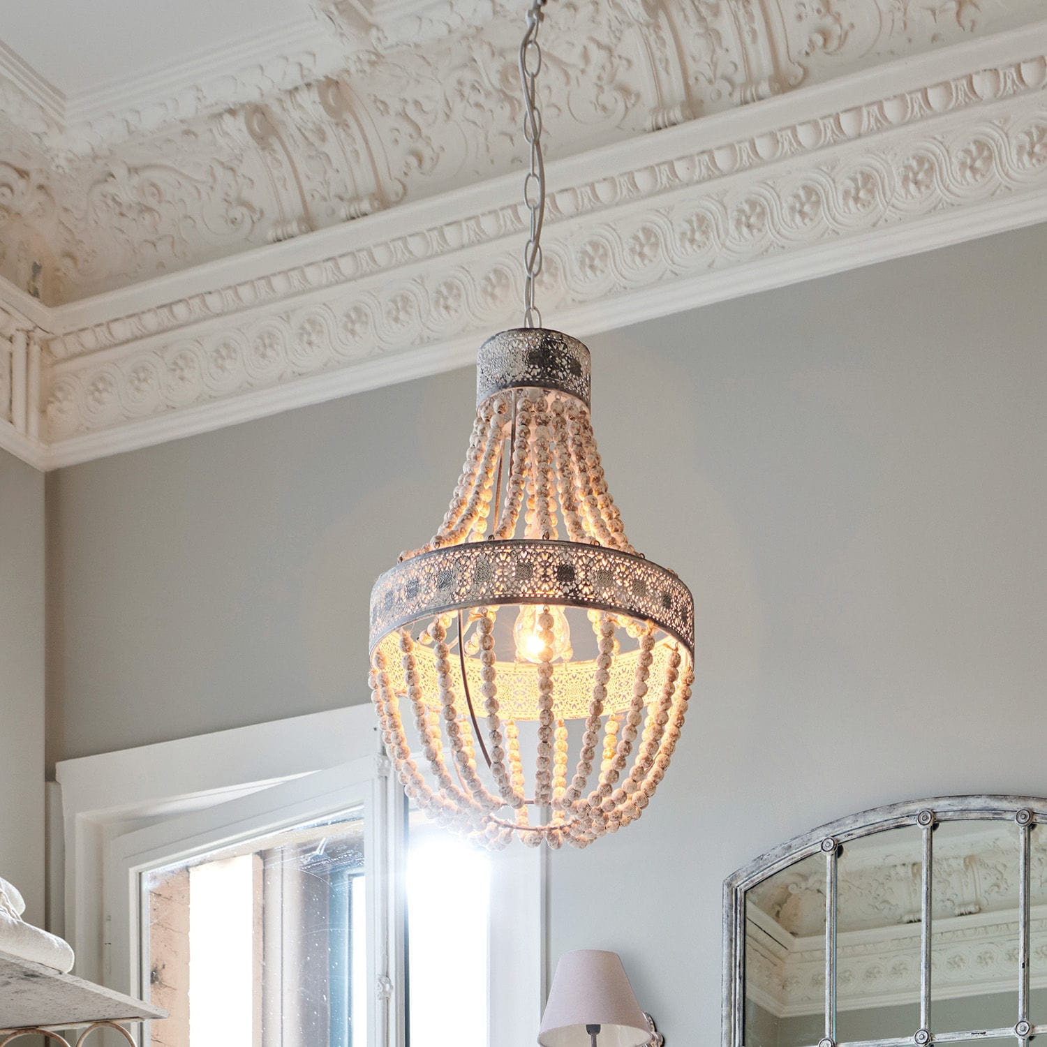 Lámpara colgante Valcourt Lámpara colgante de cuentas de madera blancas y metal estilo vintage para salón luminoso