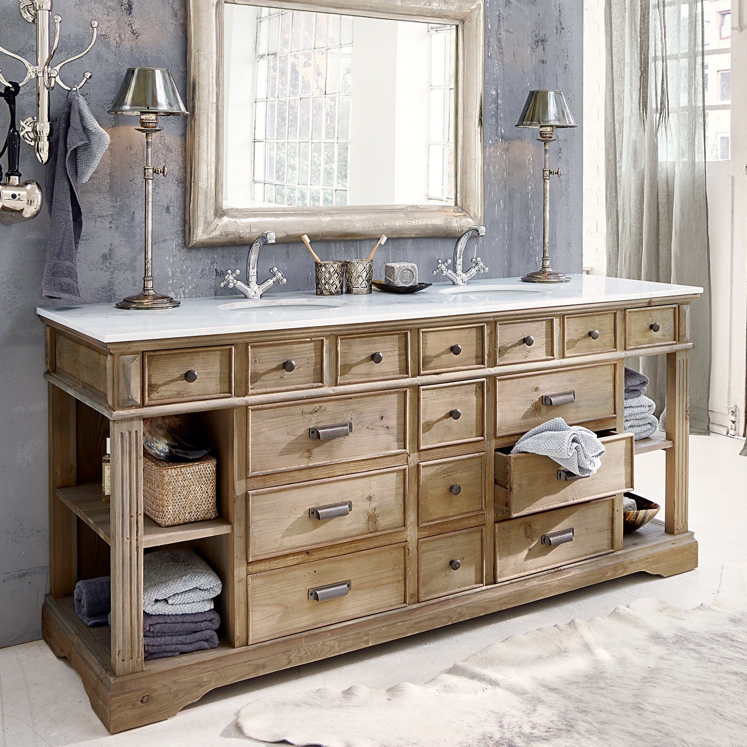 Mueble de lavabo doble Covingale Mueble de baño de madera con encimera blanca y varios cajones, estilo rústico