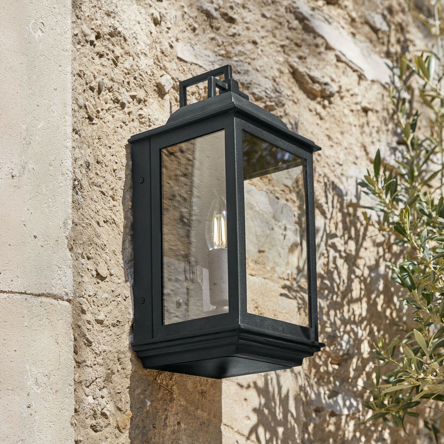 Lámpara de pared exterior Tovre Lámpara de pared negra de metal con vidrio transparente, iluminación exterior para fachada