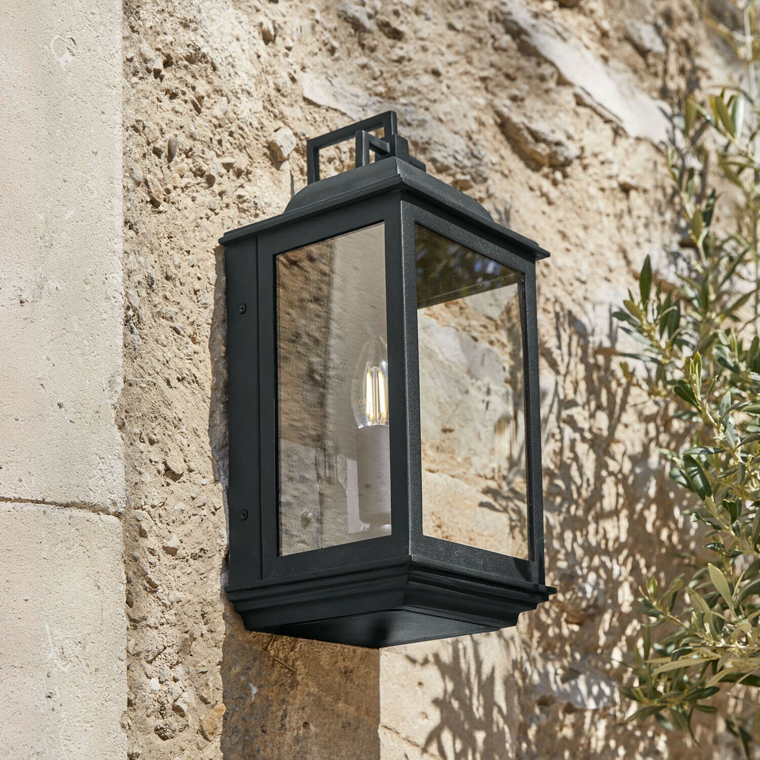 Lámpara de pared exterior Tovre Lámpara de pared negra de metal con vidrio transparente, iluminación exterior para fachada