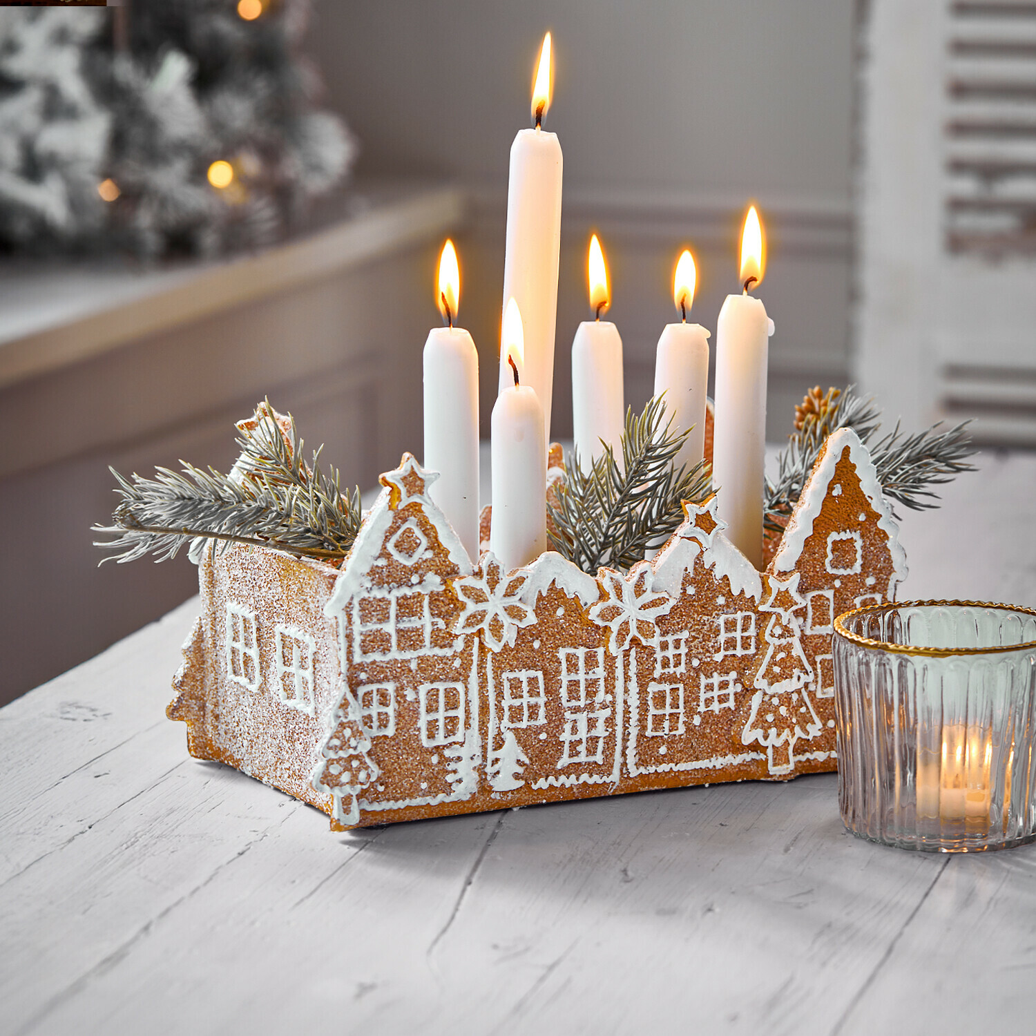 Recipiente Anyama Corona de Adviento con casas de jengibre y velas blancas para decoración navideña de mesa