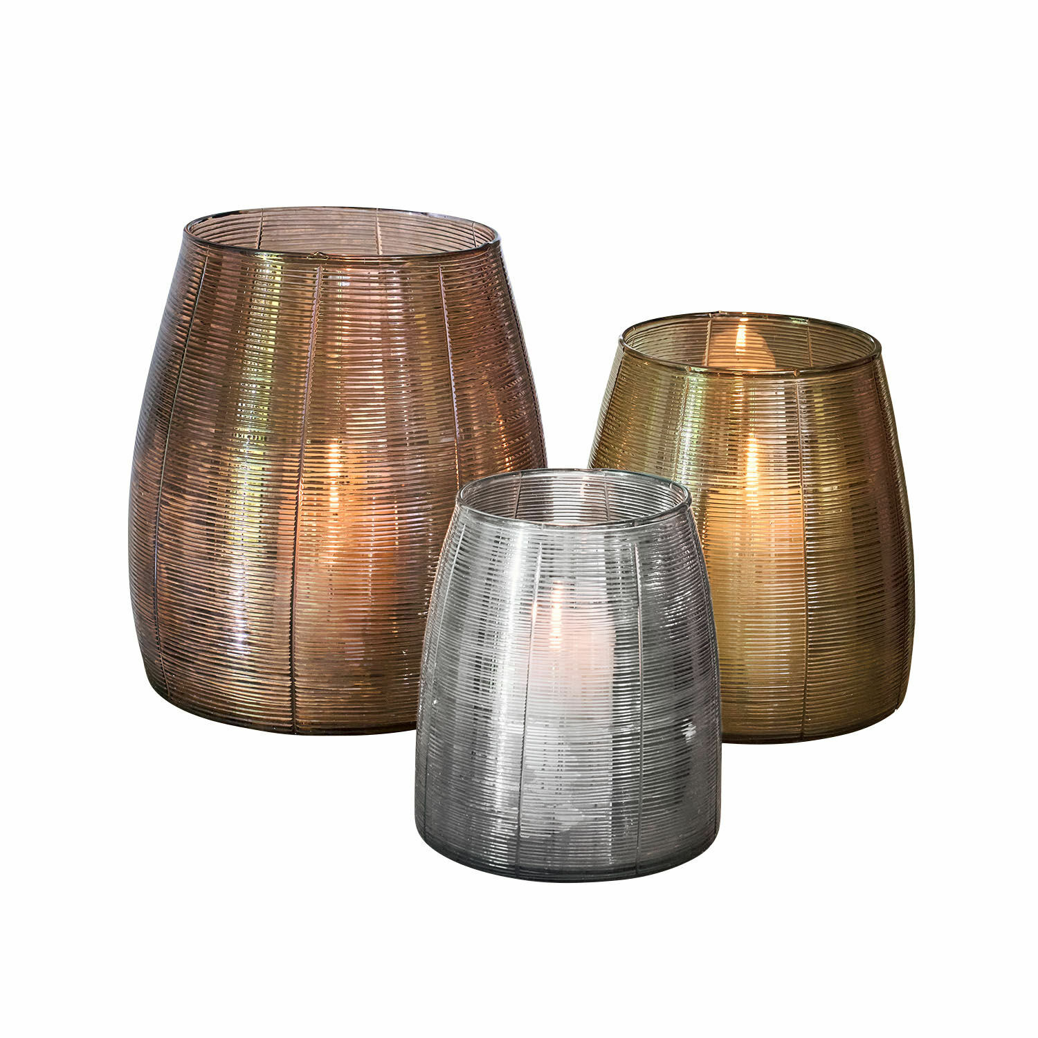 Set de 3 portavelas Uvenar Conjunto de tres faroles de vidrio en tonos marrón, dorado y plateado para decoración interior