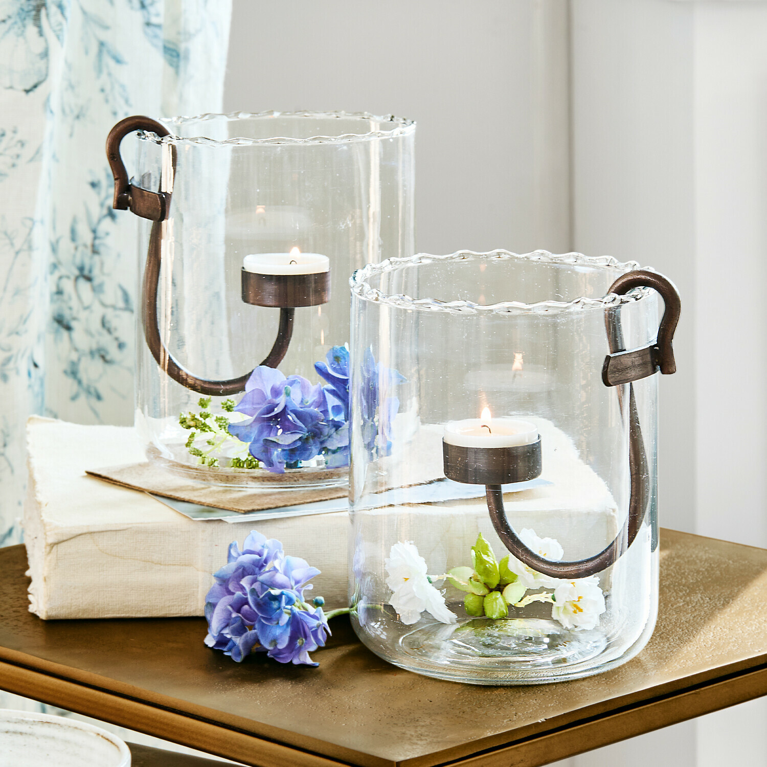 Set de 2 portavelas Lynn Portavelas de vidrio con asas de metal y flores, decoración elegante para mesa interior