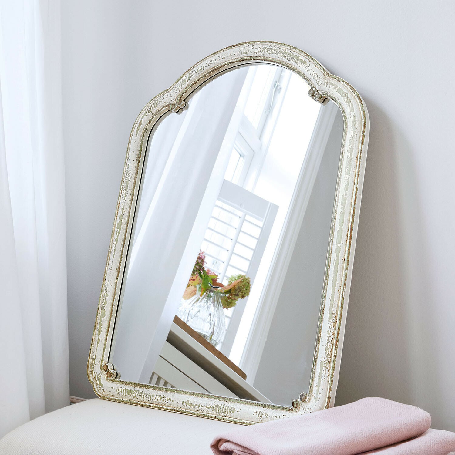Espejo Ashwyn Espejo vintage con marco de madera blanca envejecida, decoración elegante para interiores