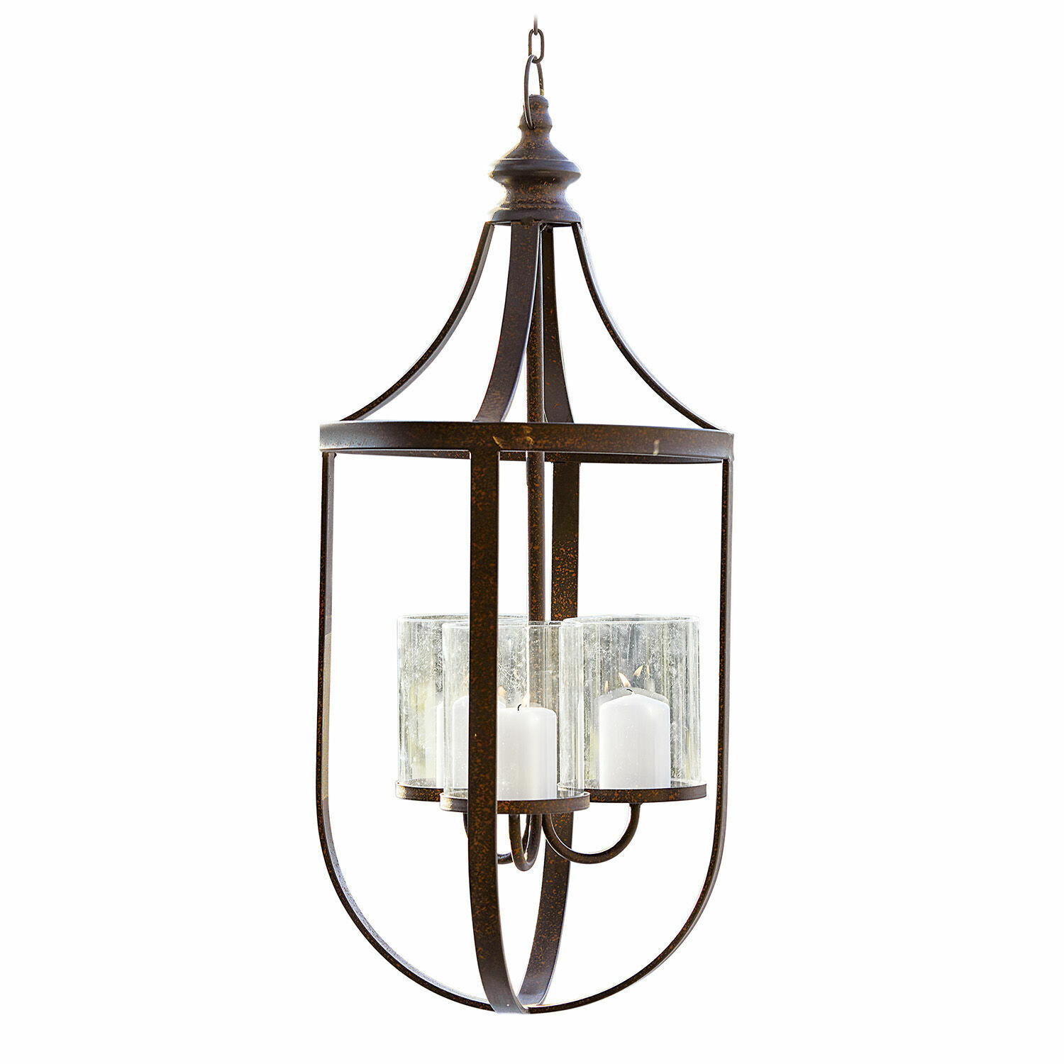 Farol colgante Hampshire Farol colgante de metal oxidado con tres velas blancas en pantallas de vidrio