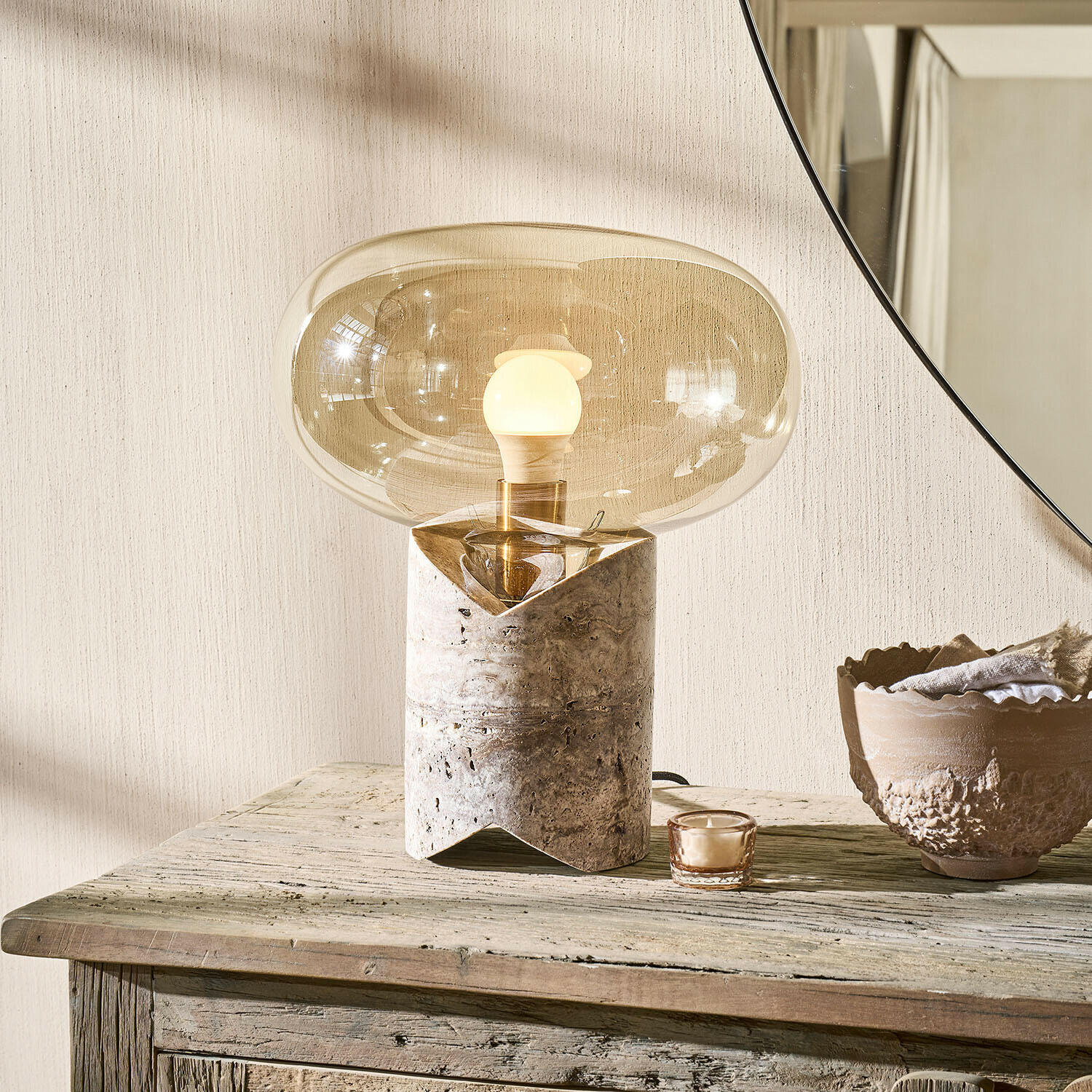 Lámpara de mesa Tarellas Lámpara de mesa de mármol y vidrio beige, diseño moderno para salón elegante