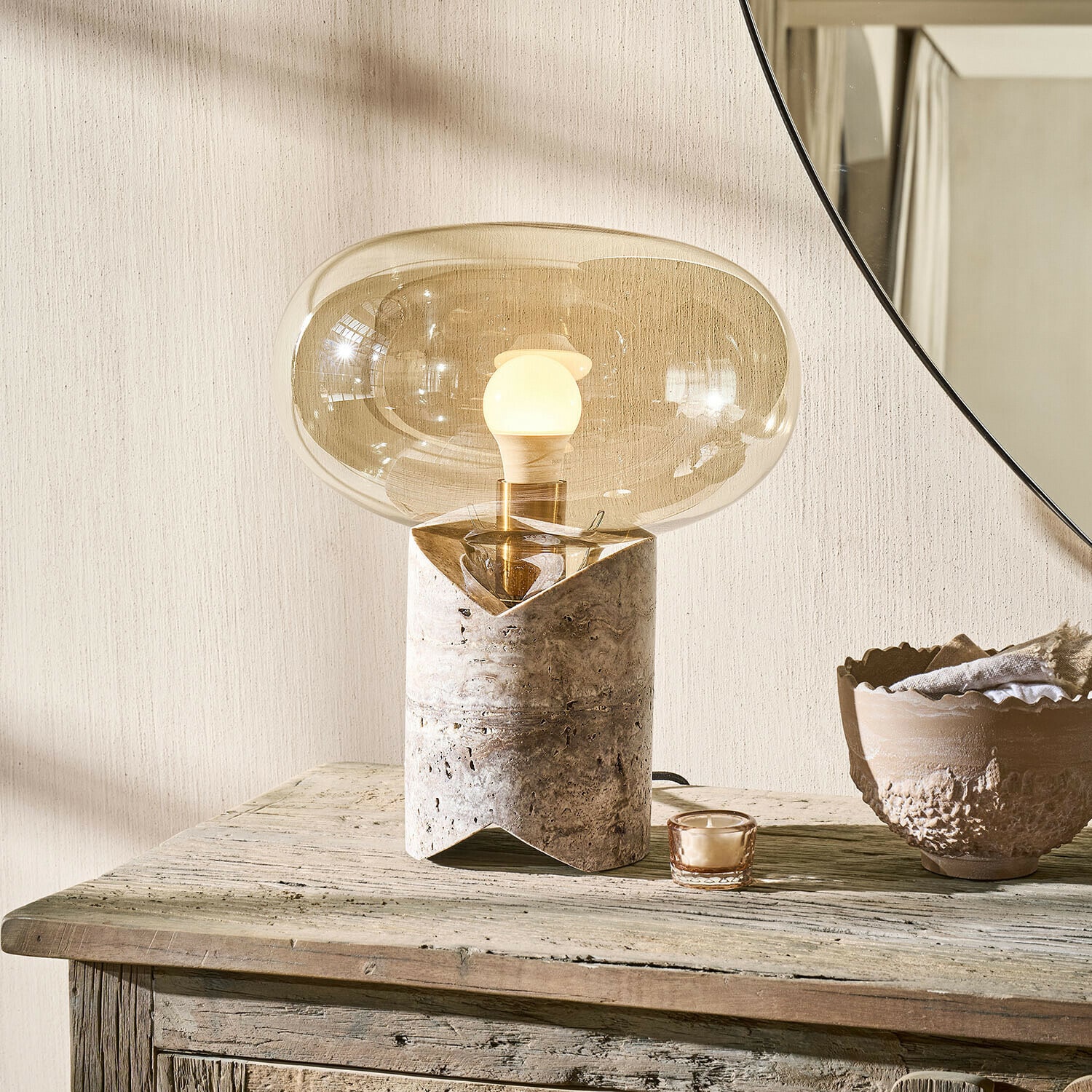 Lámpara de mesa Tarellas Lámpara de mesa de mármol y vidrio beige, diseño moderno para salón elegante
